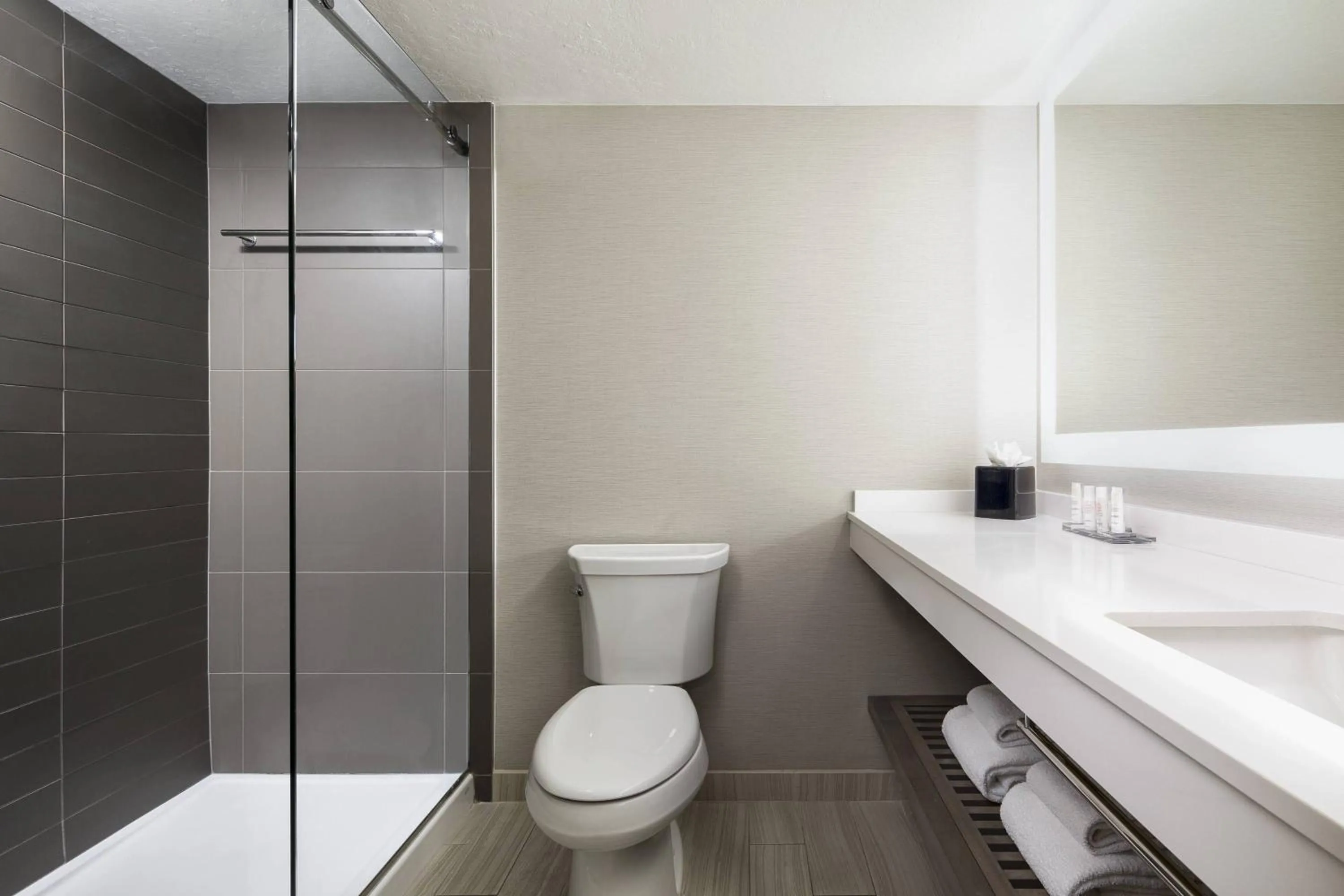 Bathroom in Houston Marriott South at Hobby Airport