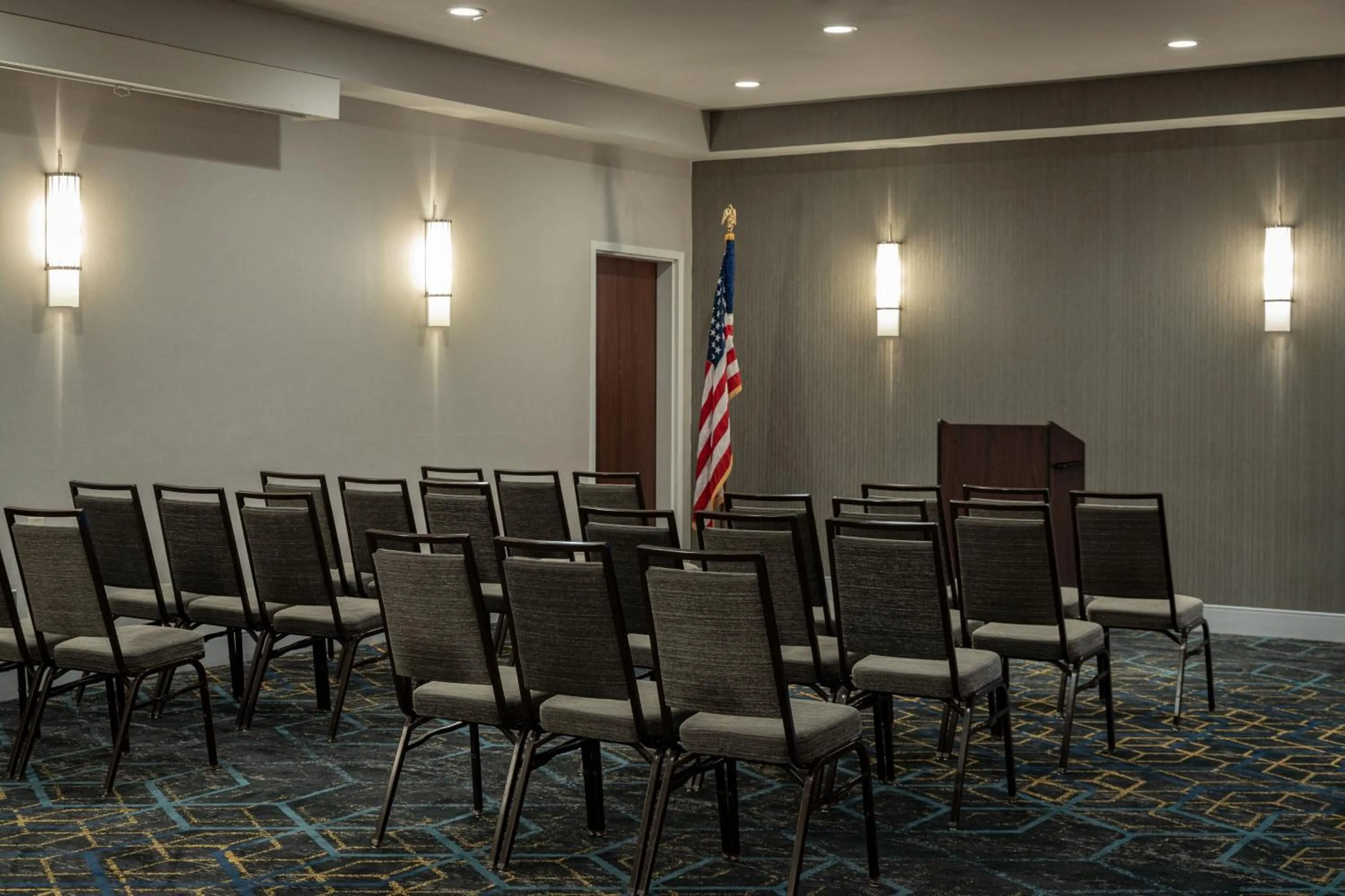 Meeting/conference room in Courtyard Long Island MacArthur Airport
