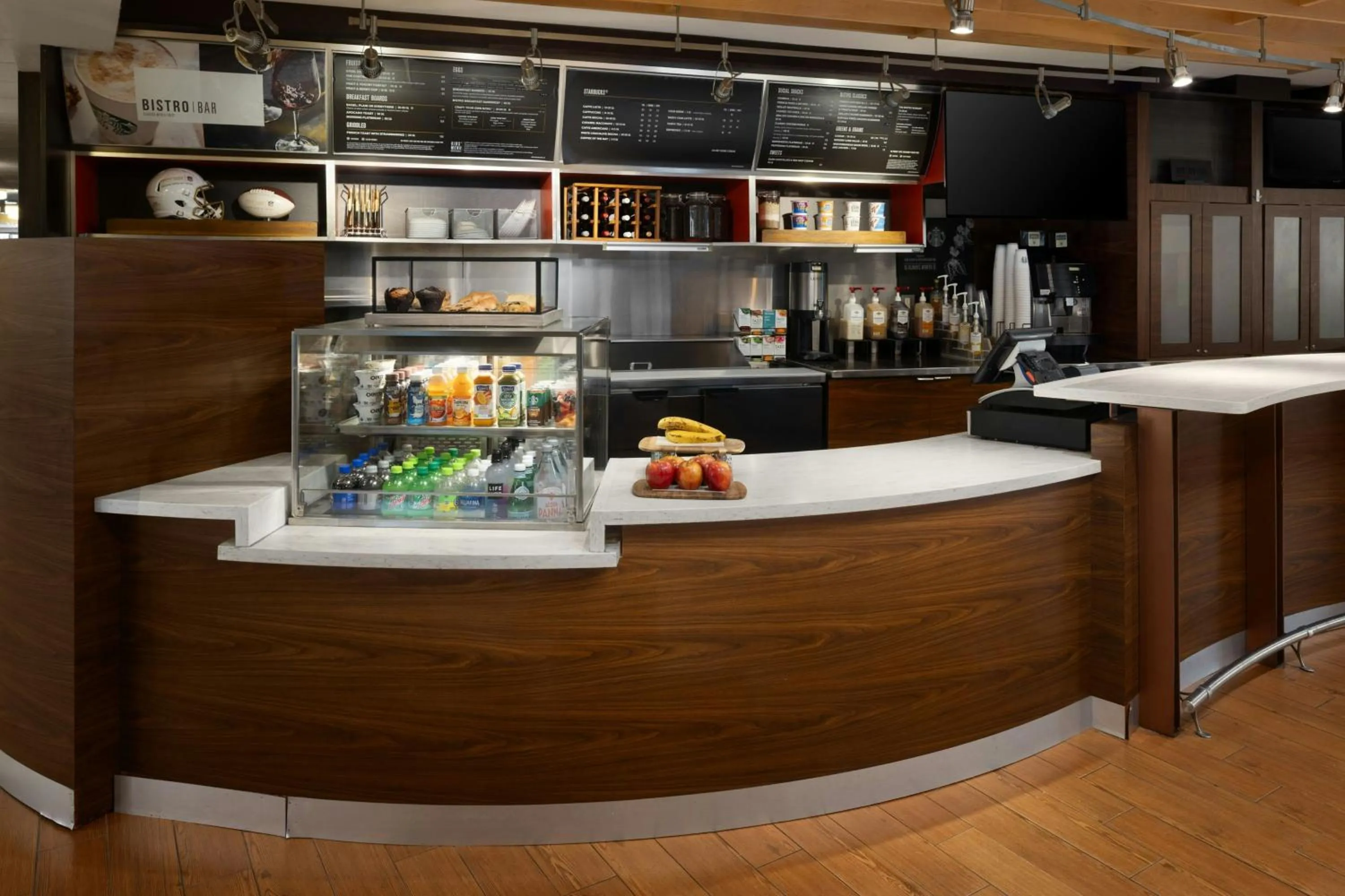 Breakfast in Courtyard Long Island MacArthur Airport