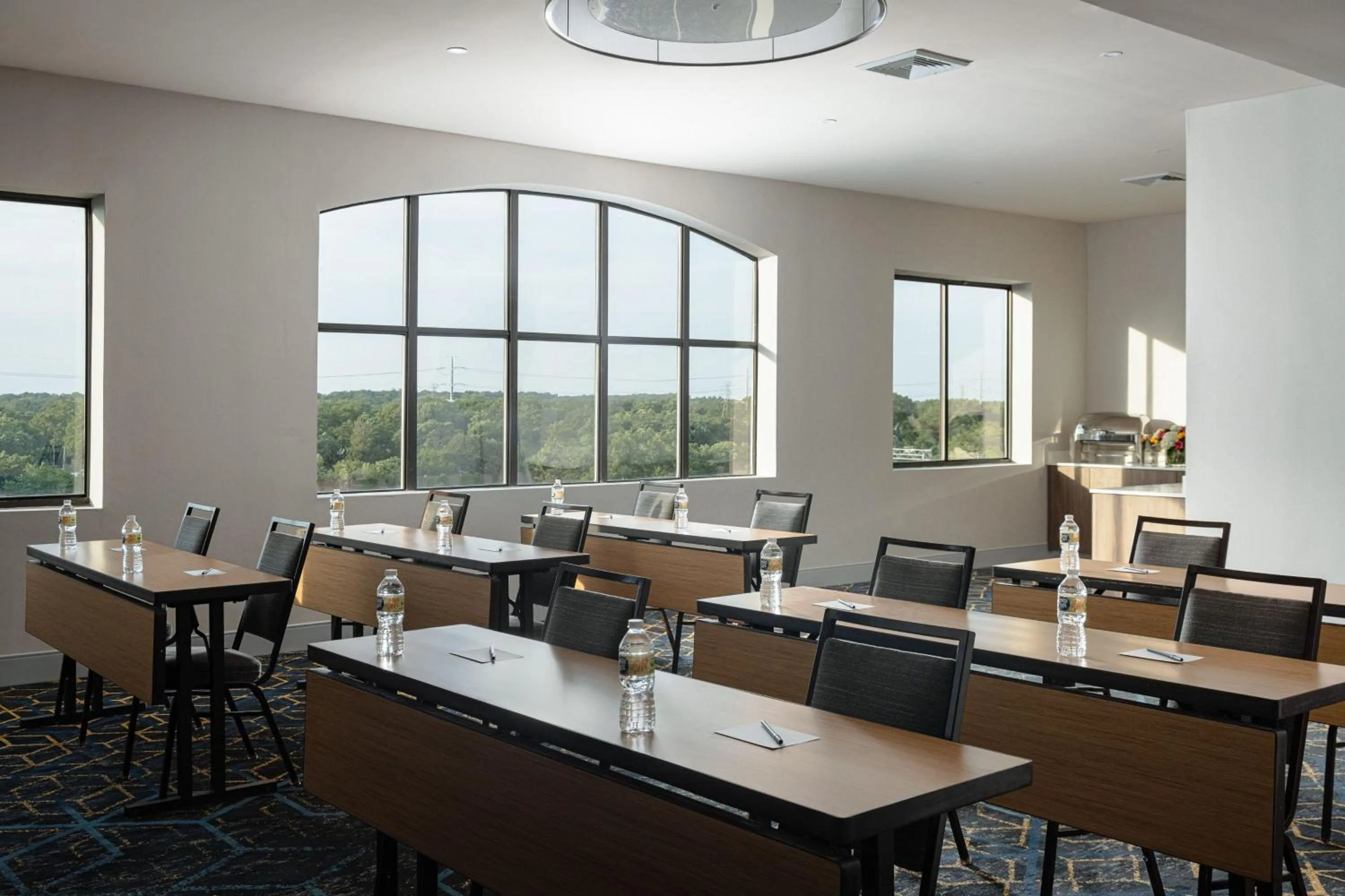 Meeting/conference room in Courtyard Long Island MacArthur Airport