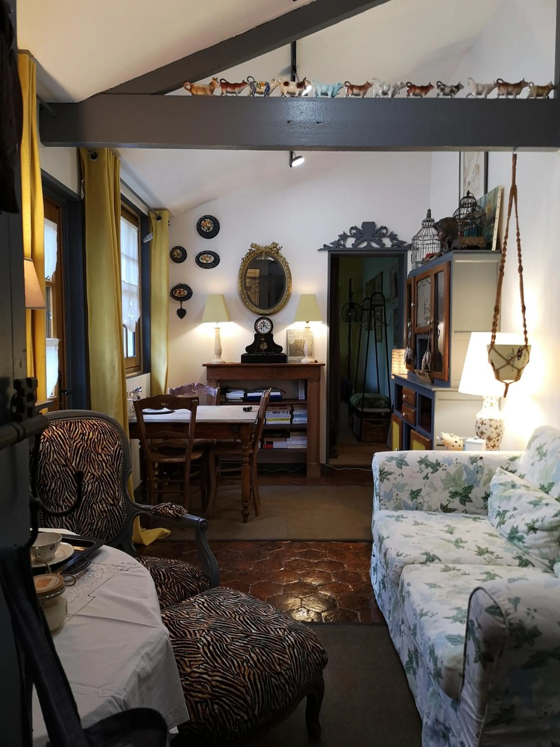 Dining area, Bed in Villa le Cloky