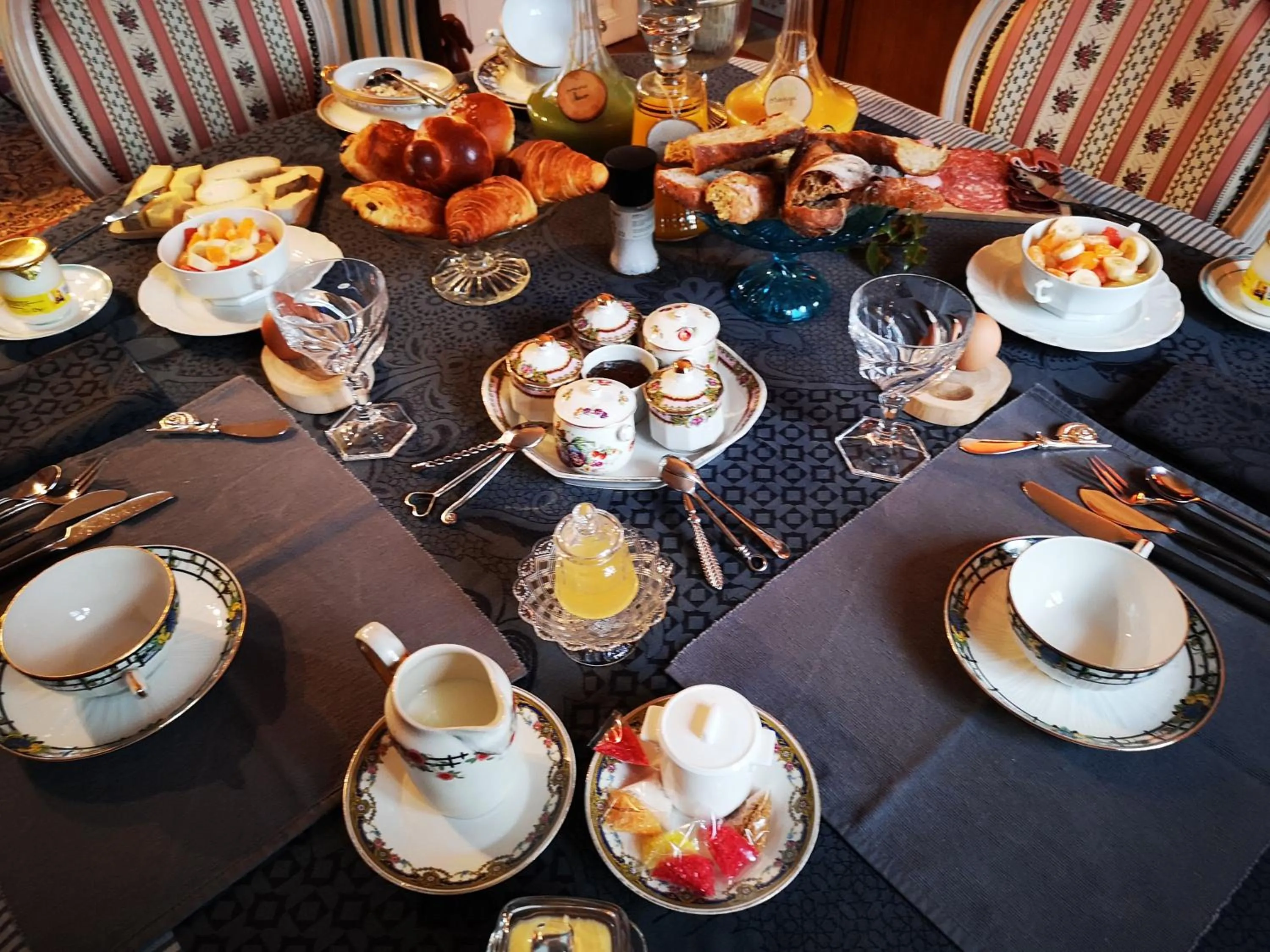 Continental breakfast in Villa le Cloky