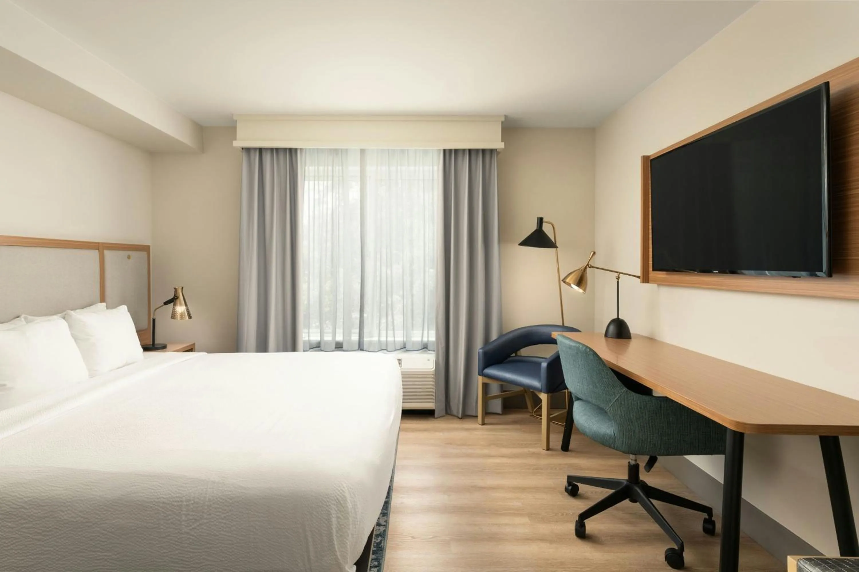 Photo of the whole room, Bed in Fairfield Inn & Suites Jacksonville Butler Boulevard