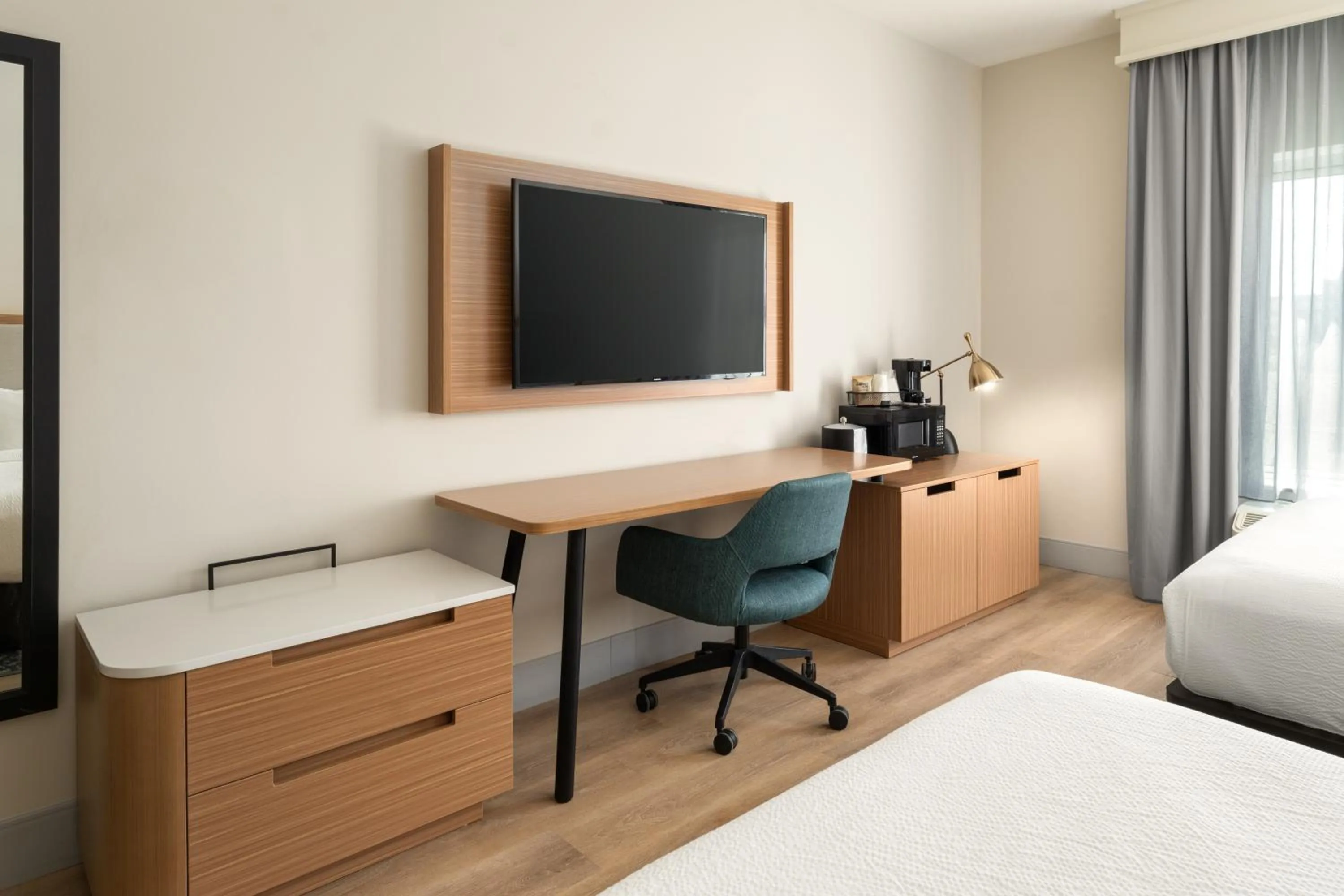 TV and multimedia, Bed in Fairfield Inn & Suites Jacksonville Butler Boulevard