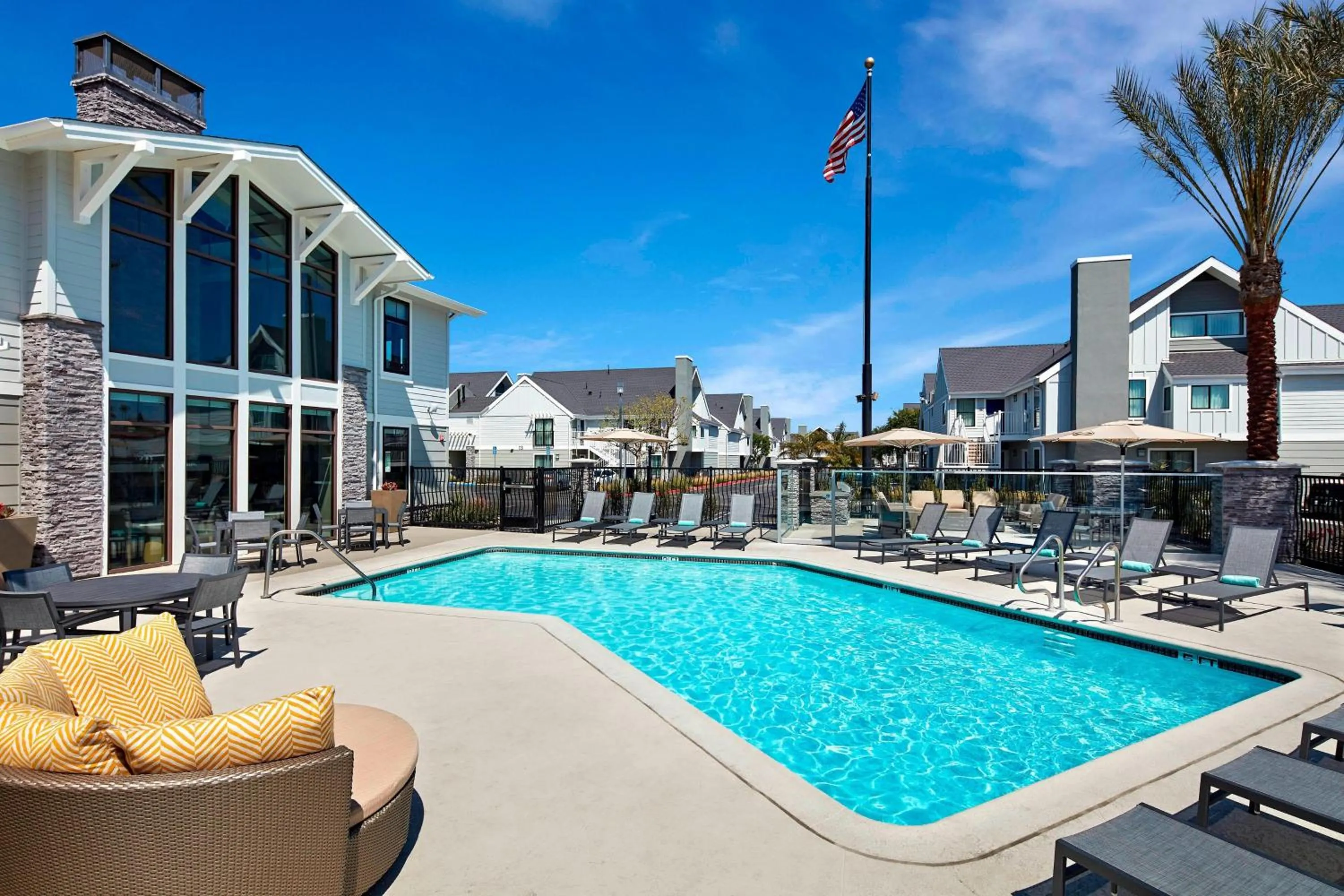 Swimming pool in Residence Inn Los Angeles LAX/Manhattan Beach