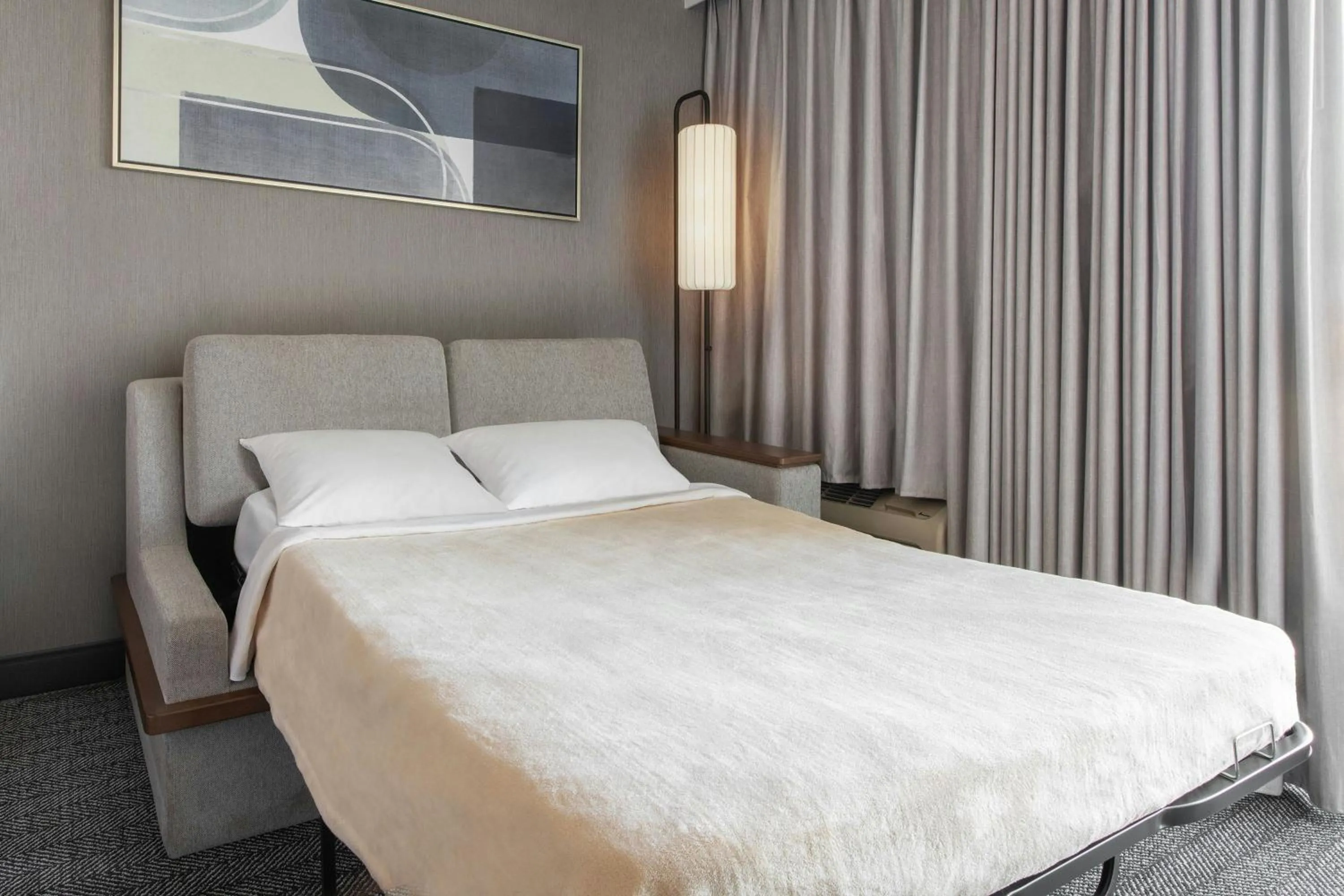 Photo of the whole room, Bed in Courtyard by Marriott Los Angeles Pasadena/Monrovia