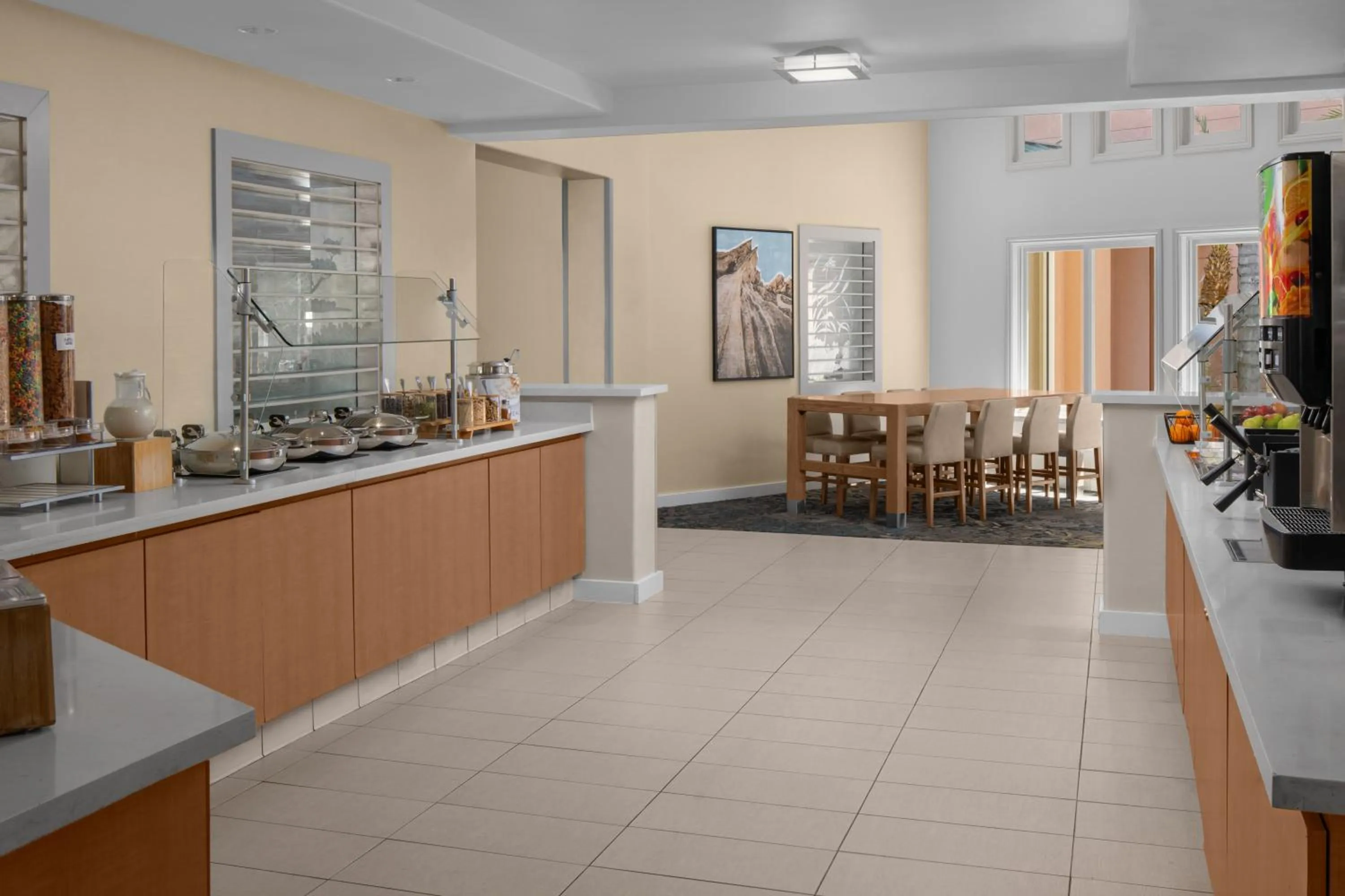 Dining area in Residence Inn by Marriott Santa Clarita Valencia