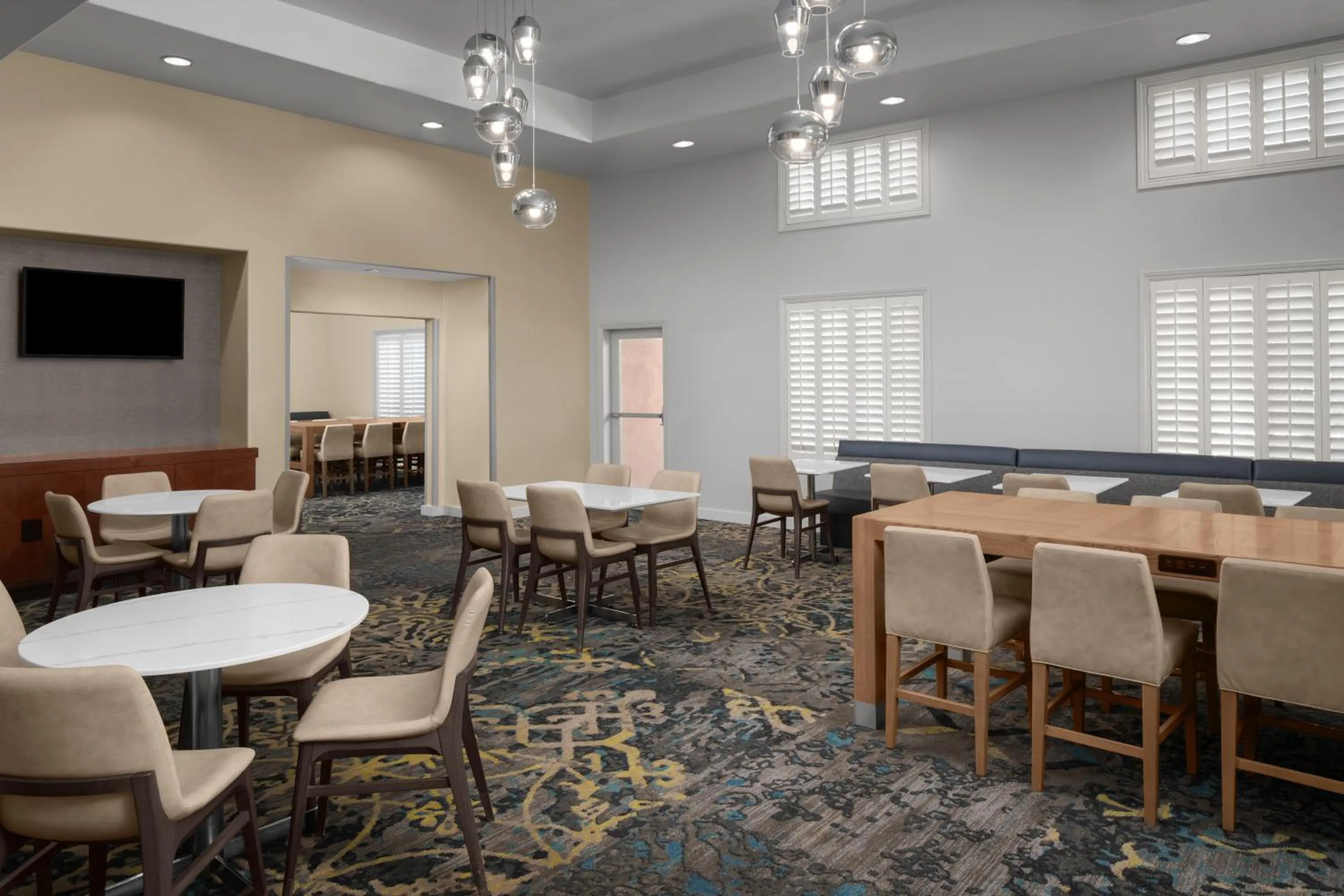 Restaurant/places to eat in Residence Inn by Marriott Santa Clarita Valencia