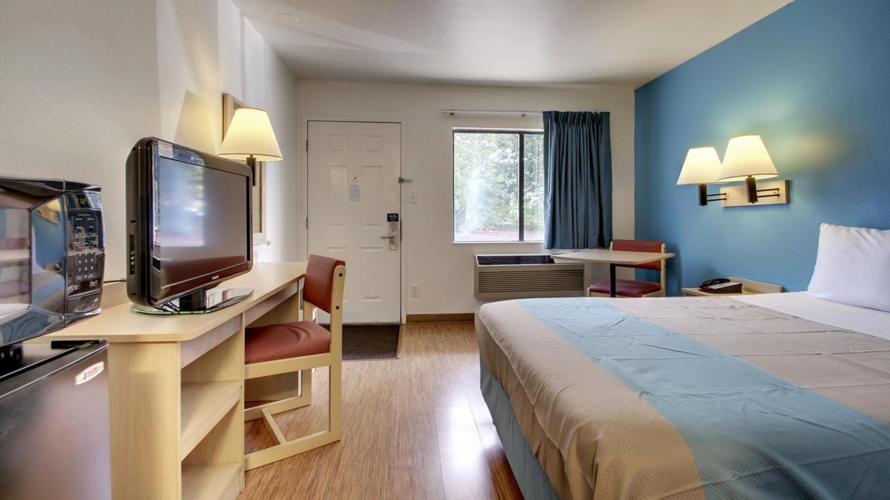 Bedroom, Bed in Motel 6-Des Moines, IA - North