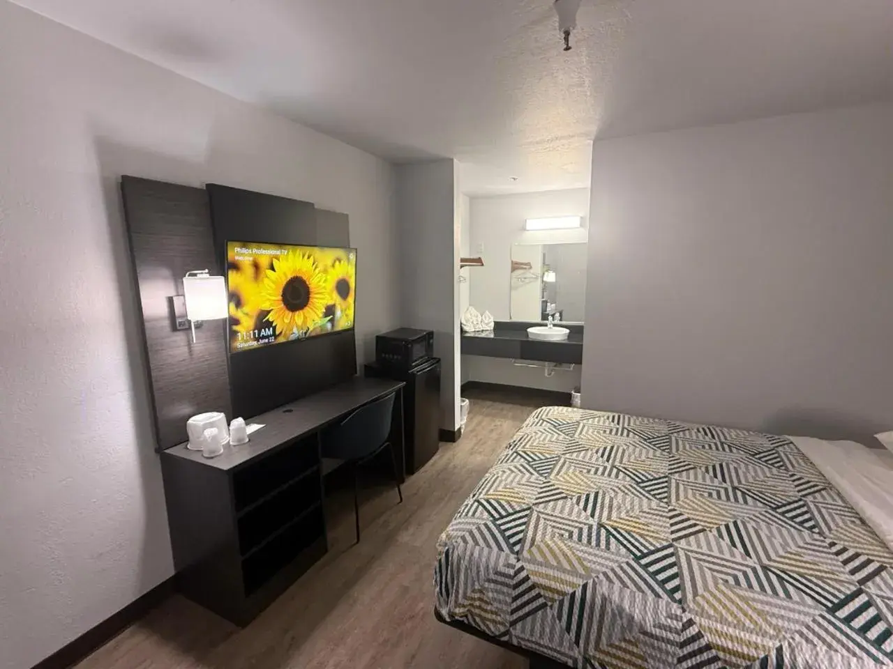 Bed in Motel 6-Des Moines, IA - North Bed in Motel 6-Des Moines, IA - North