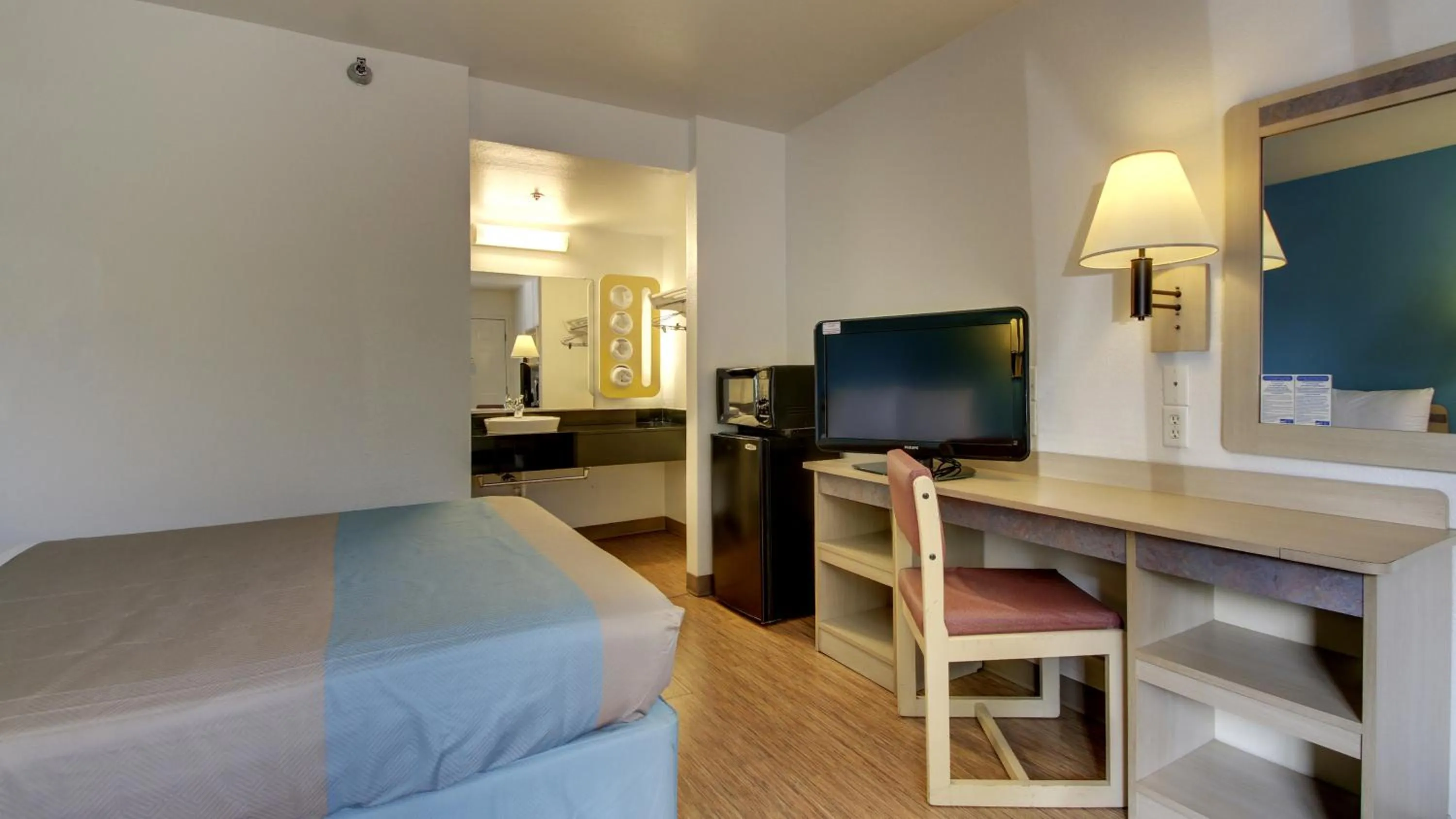 Bedroom, Bed in Motel 6-Des Moines, IA - North