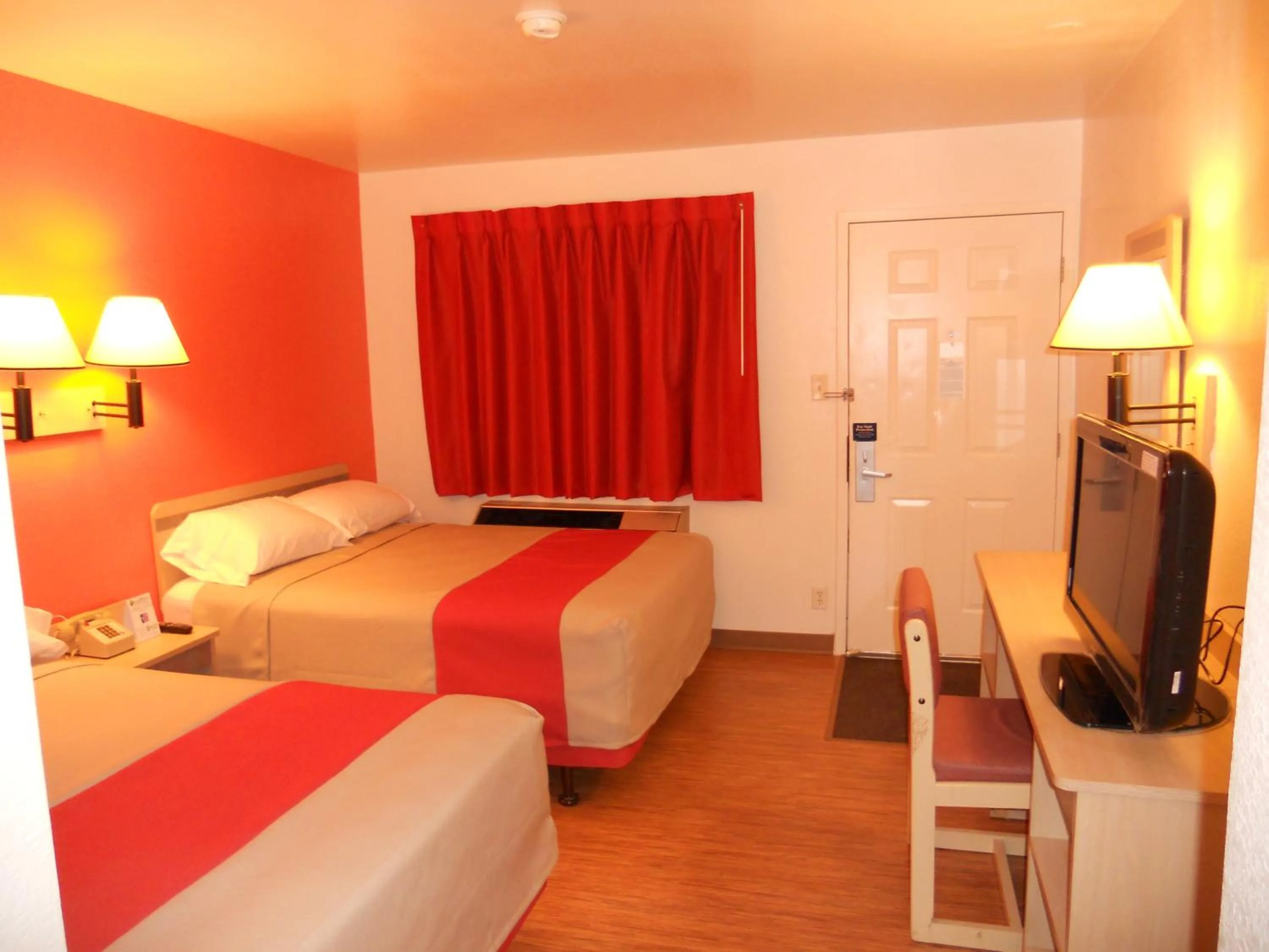 Bedroom, Bed in Motel 6-Des Moines, IA - North