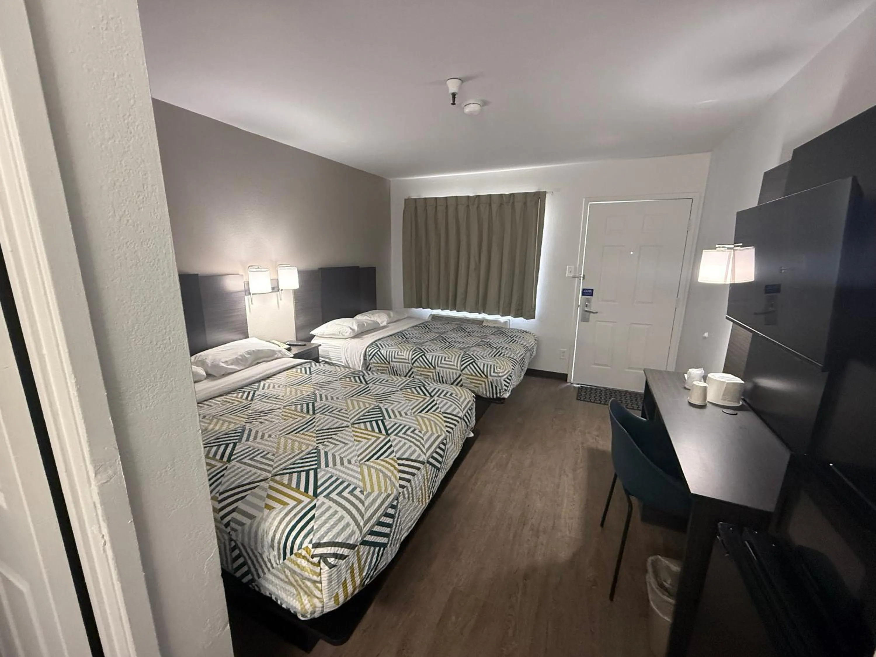 Bed in Motel 6-Des Moines, IA - North