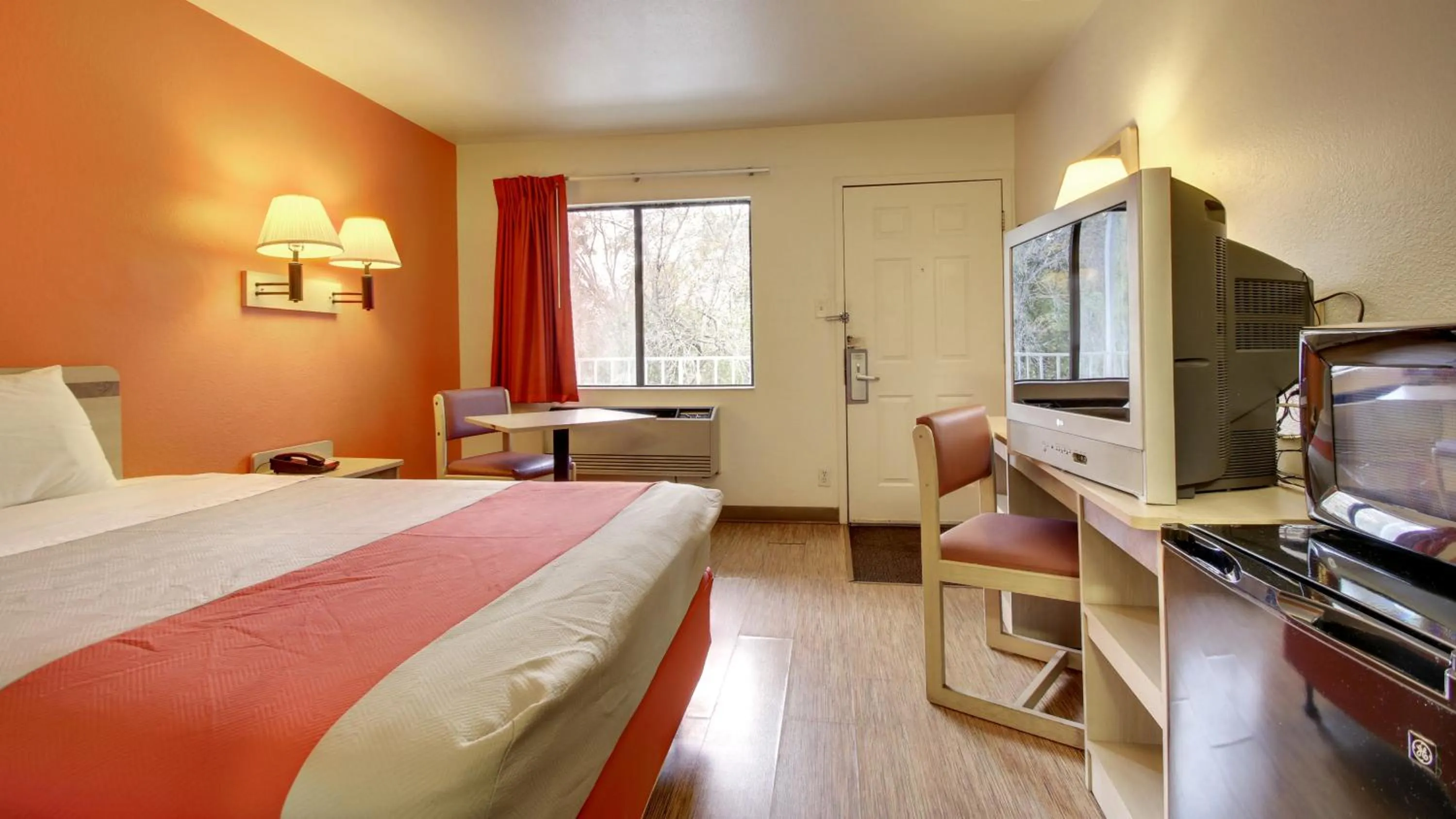 Bedroom, Bed in Motel 6-Des Moines, IA - North