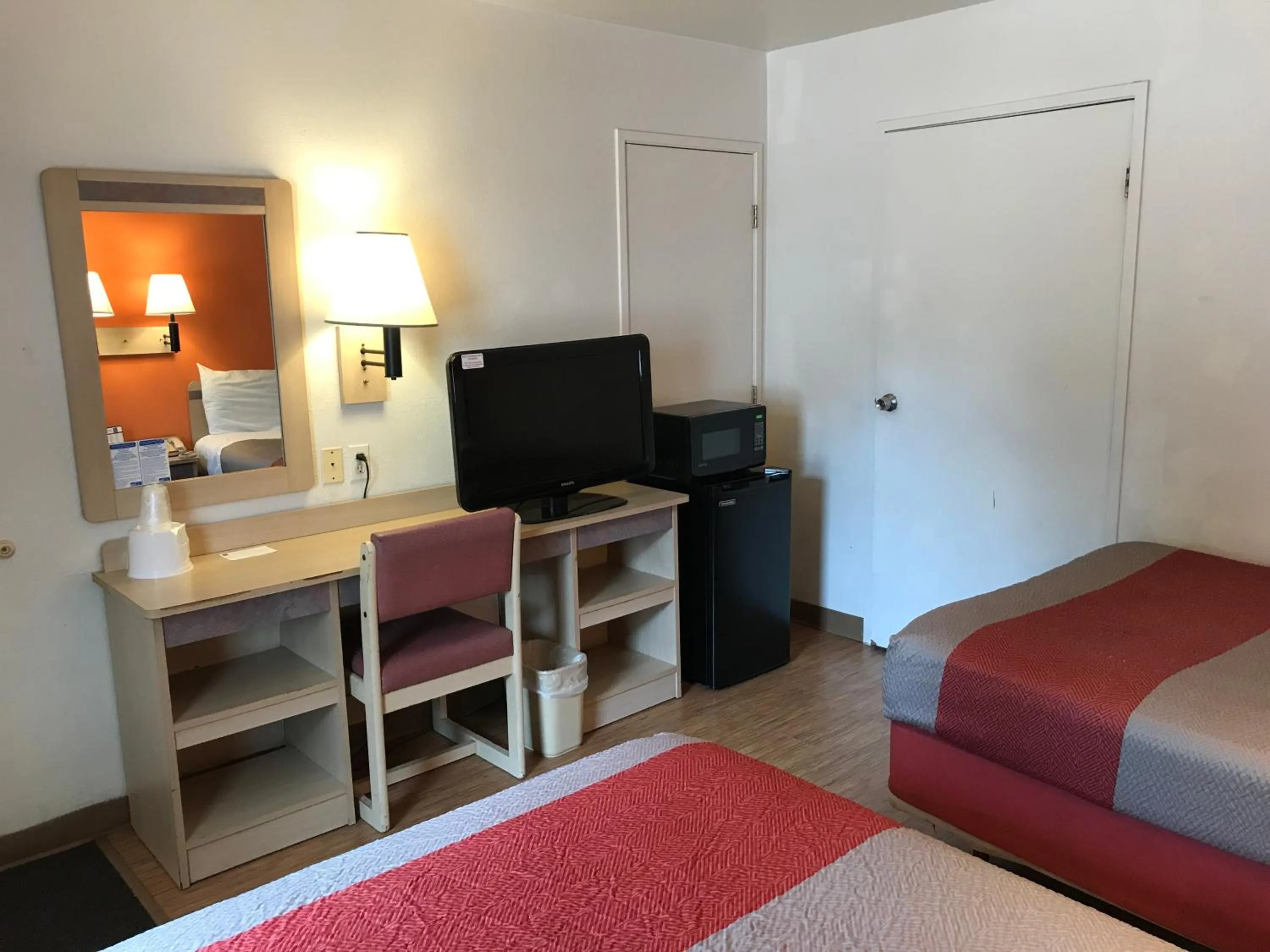 Bedroom, Bed in Motel 6-Des Moines, IA - North