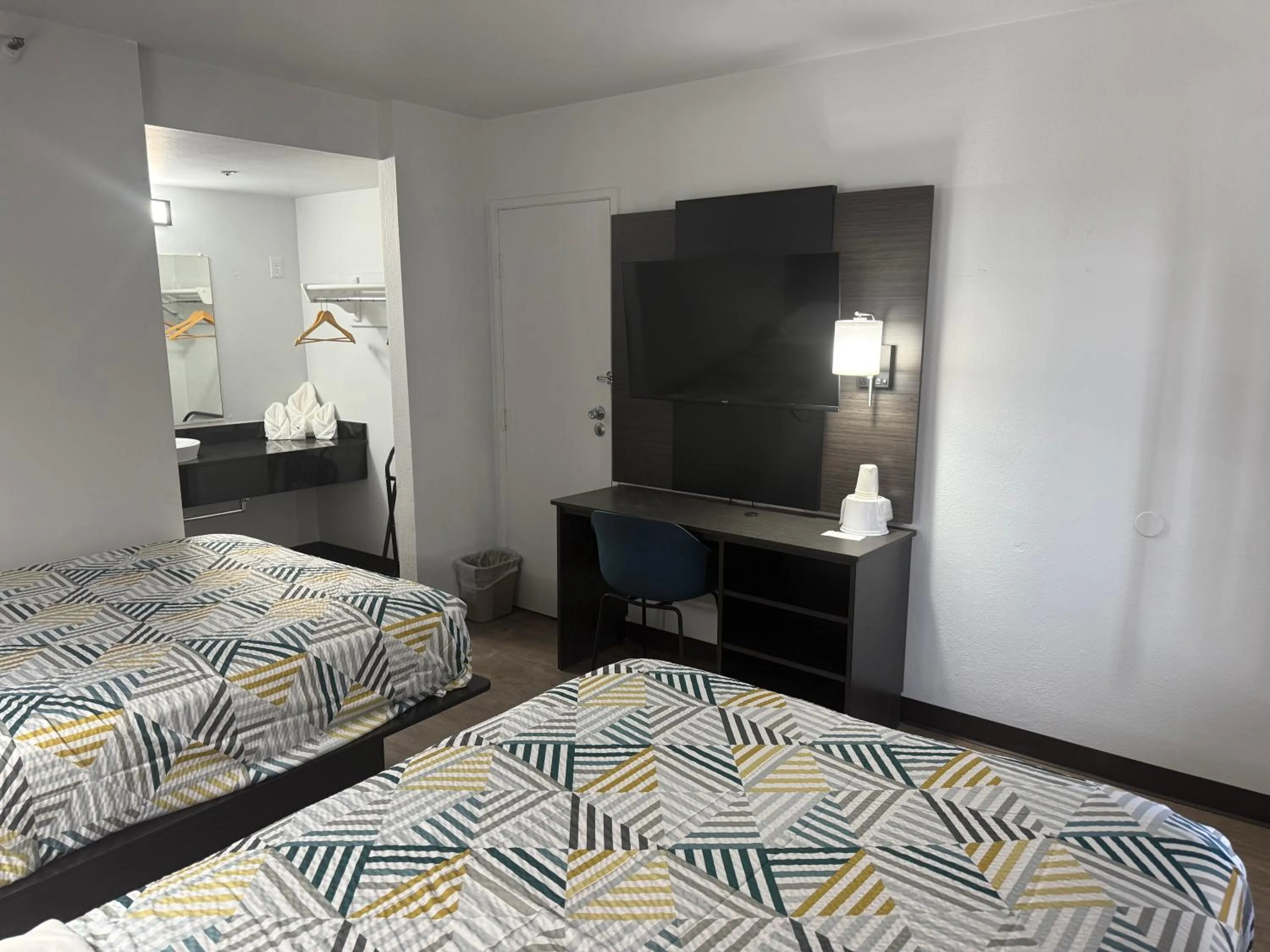 Bedroom, Bed in Motel 6-Des Moines, IA - North