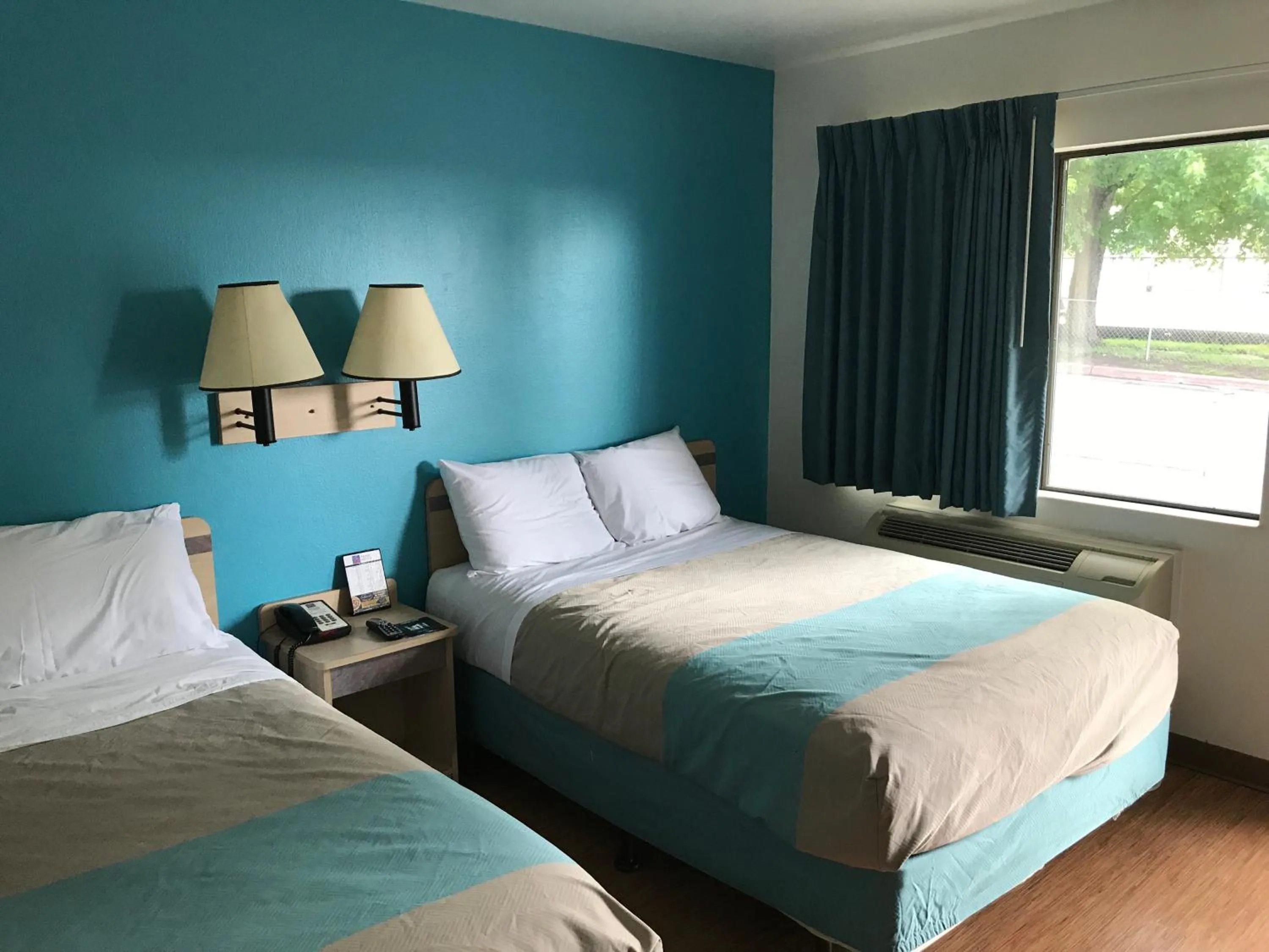 Bedroom, Bed in Motel 6-Des Moines, IA - North