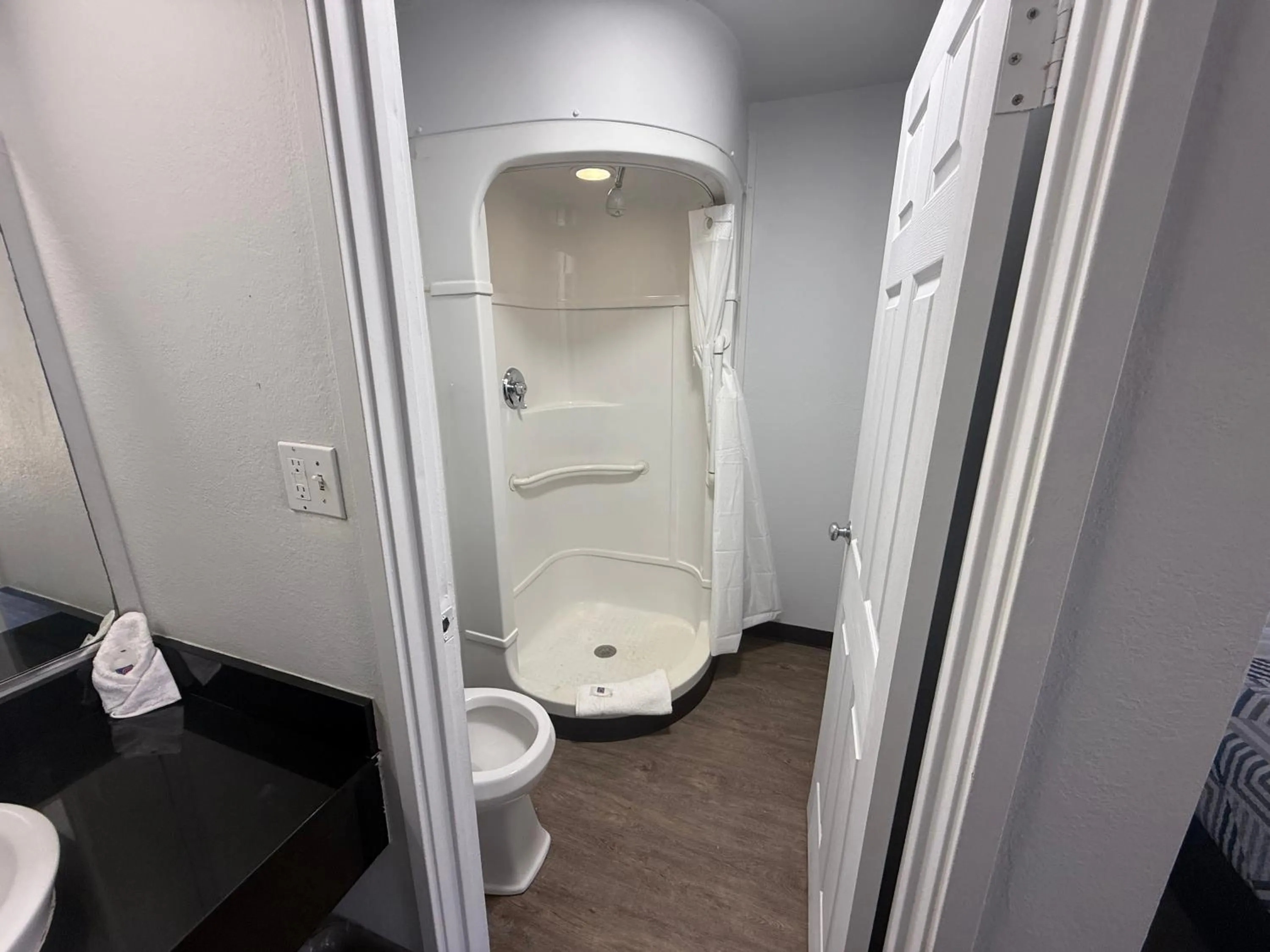 Shower in Motel 6-Des Moines, IA - North