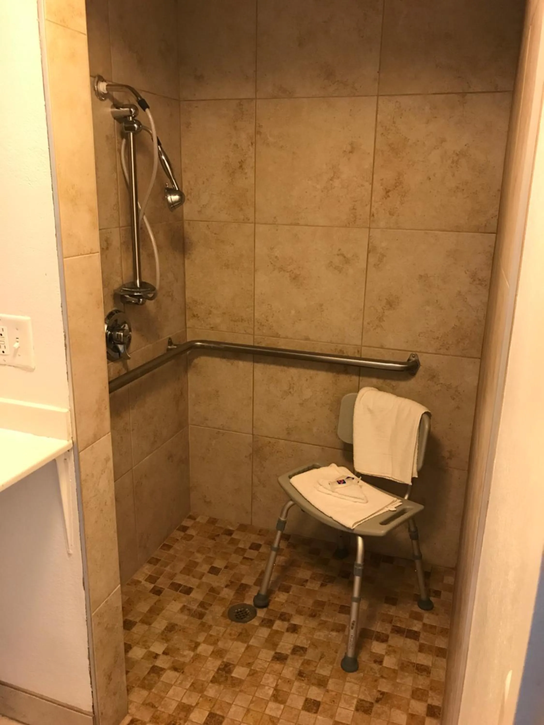 Bathroom in Motel 6-Des Moines, IA - North
