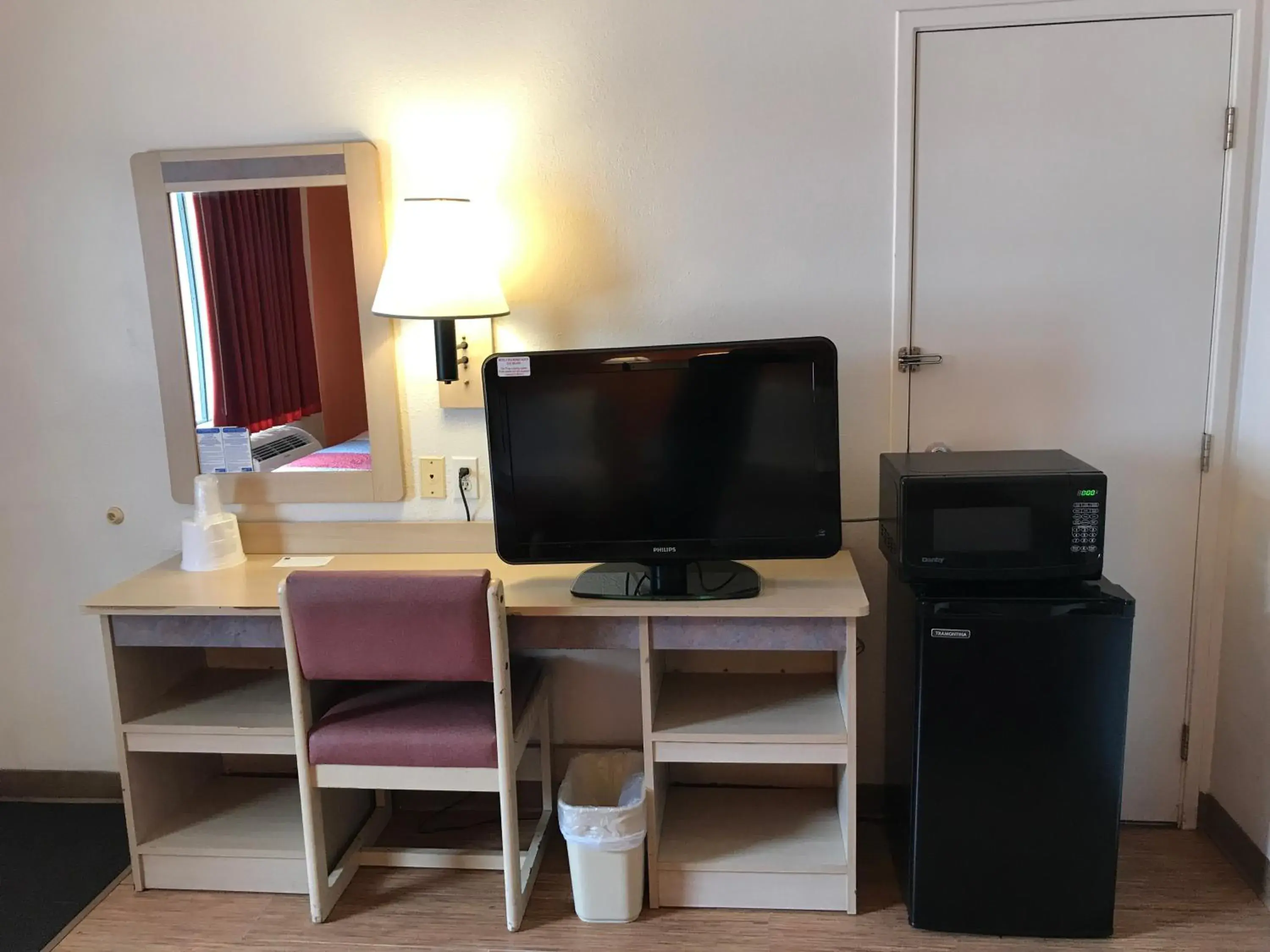 TV and multimedia, TV/Entertainment Center in Motel 6-Des Moines, IA - North