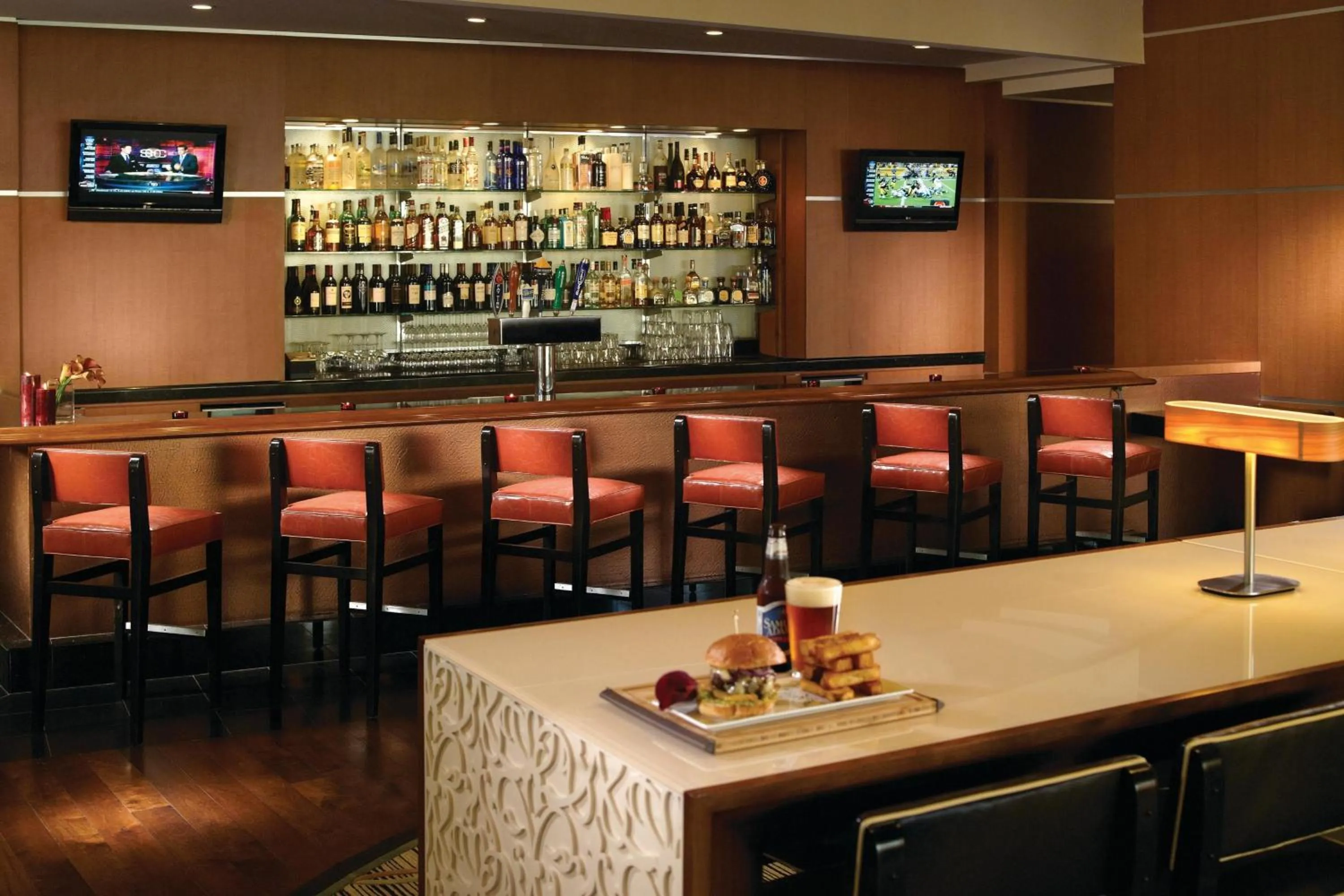 Lounge or bar in Warner Center Marriott Woodland Hills