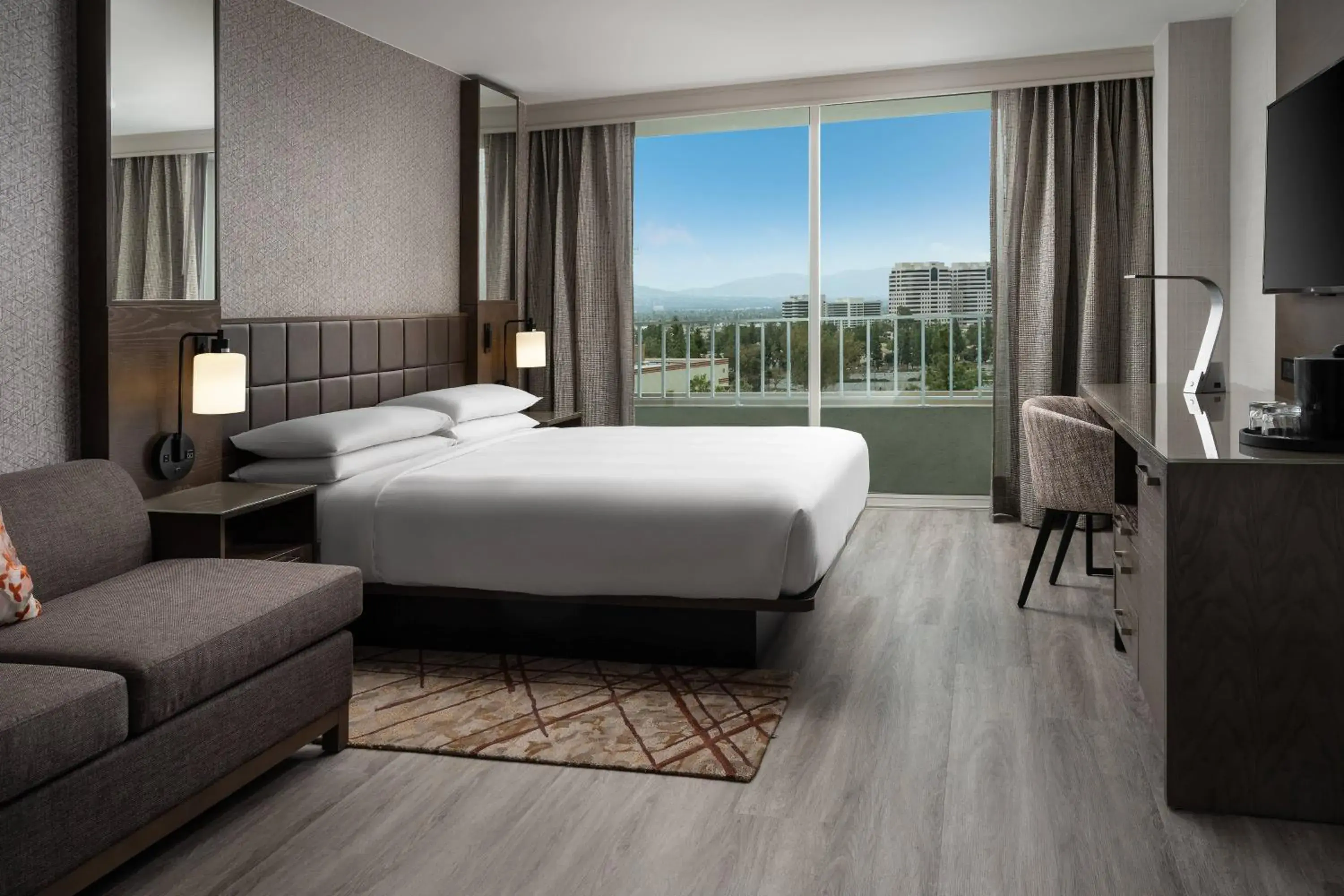 King Guest Room in Warner Center Marriott Woodland Hills King Guest Room in Warner Center Marriott Woodland Hills