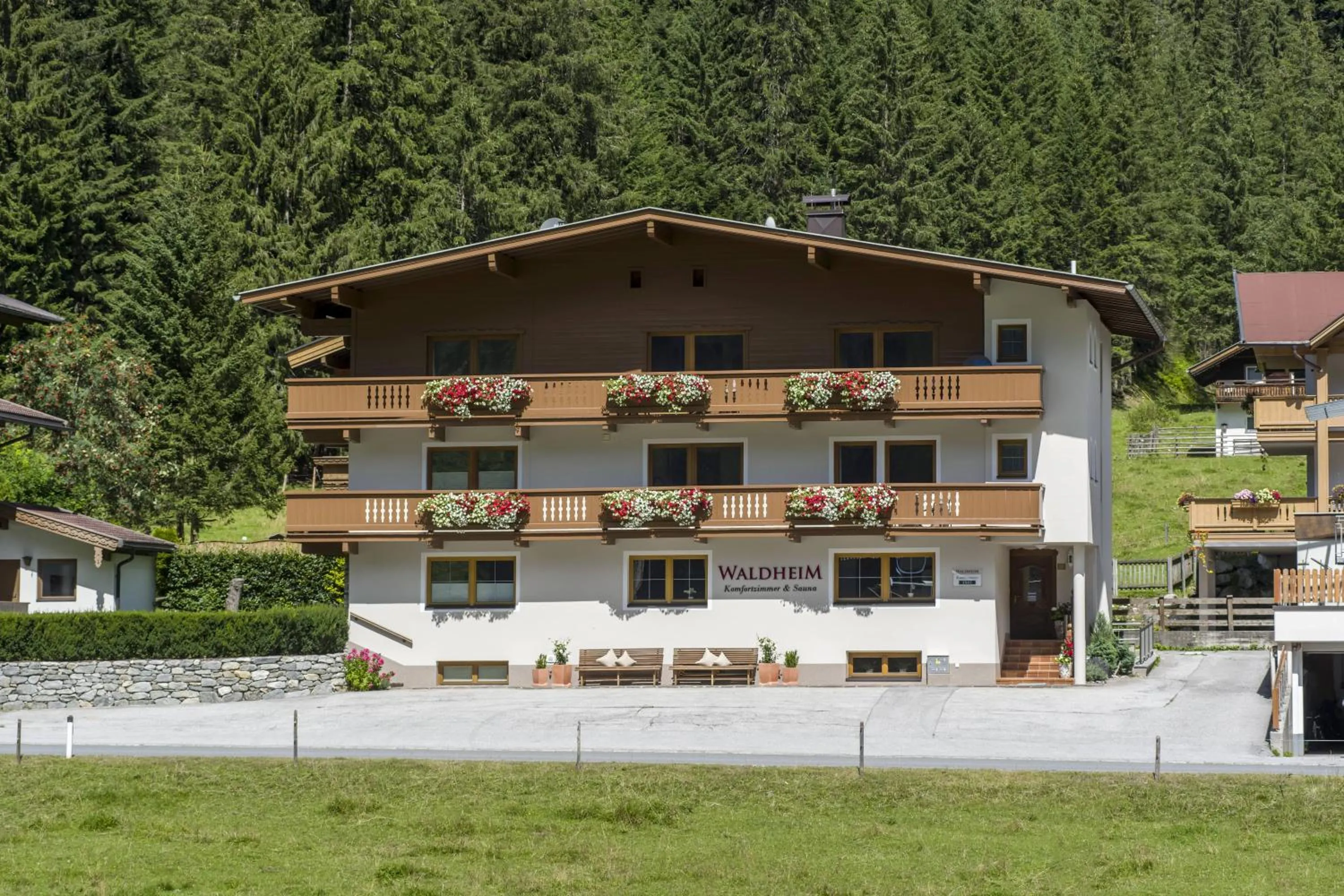 Property building in Haus Waldheim