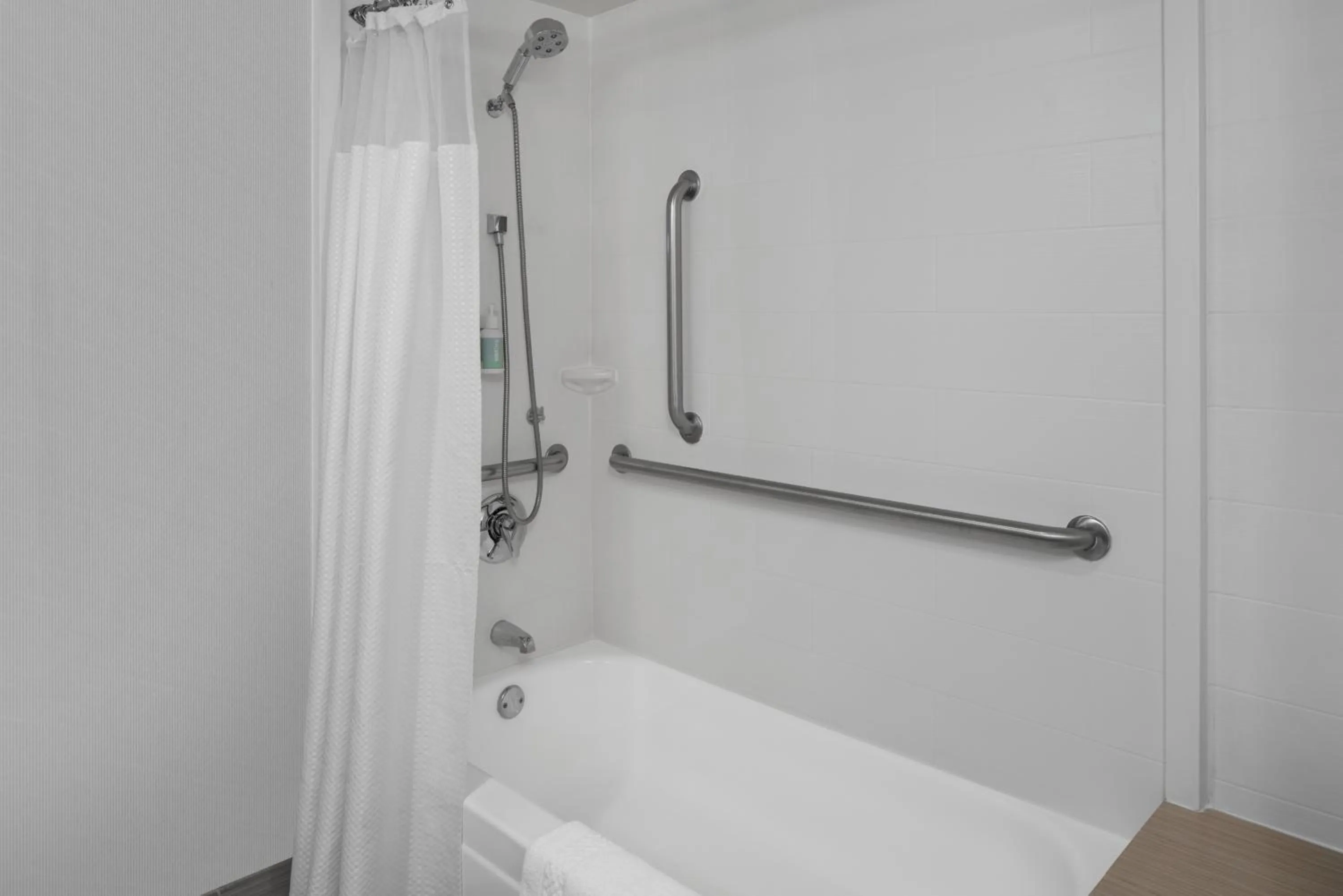 Bathroom in Courtyard by Marriott Cypress Anaheim / Orange County