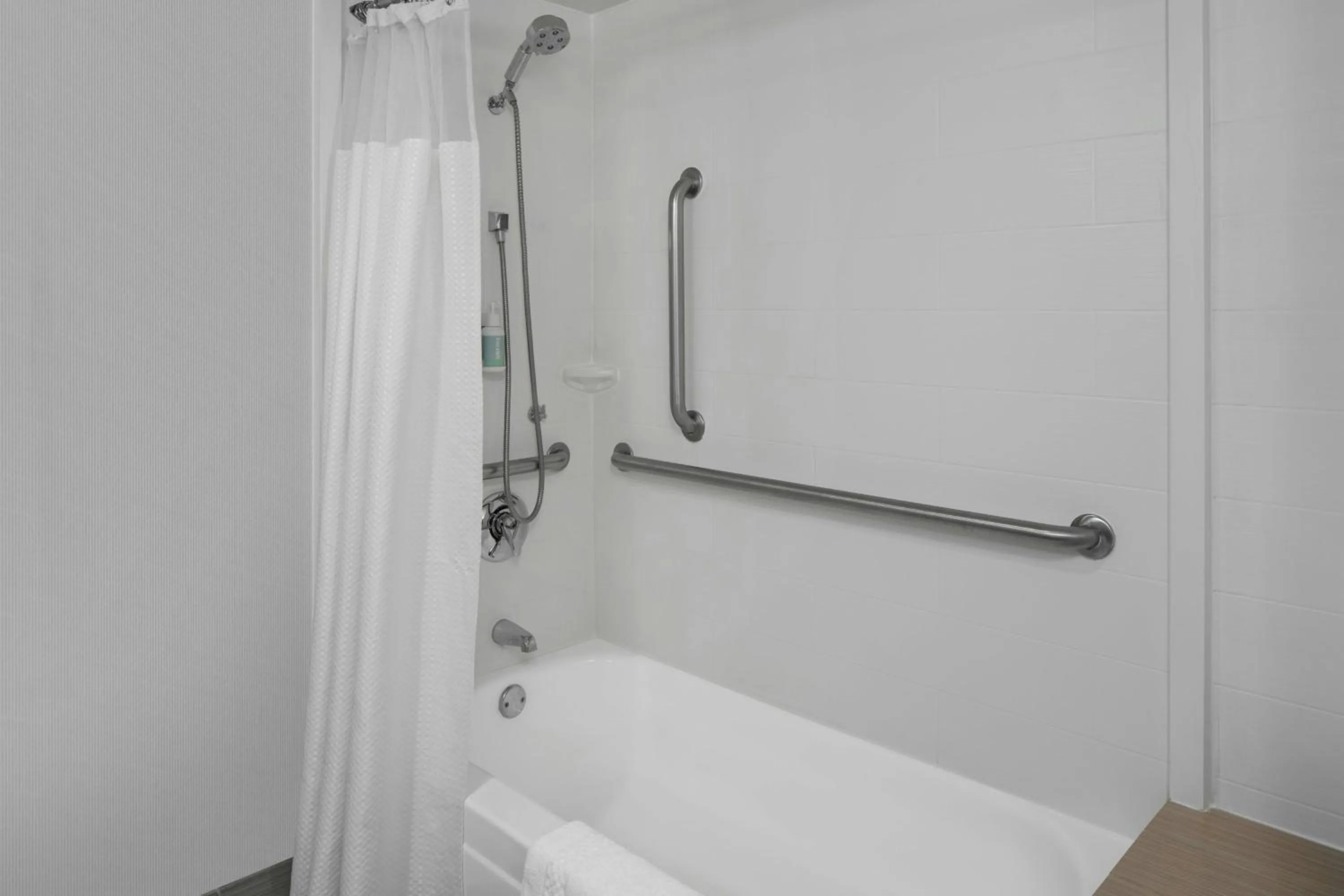 Photo of the whole room in Courtyard by Marriott Cypress Anaheim / Orange County