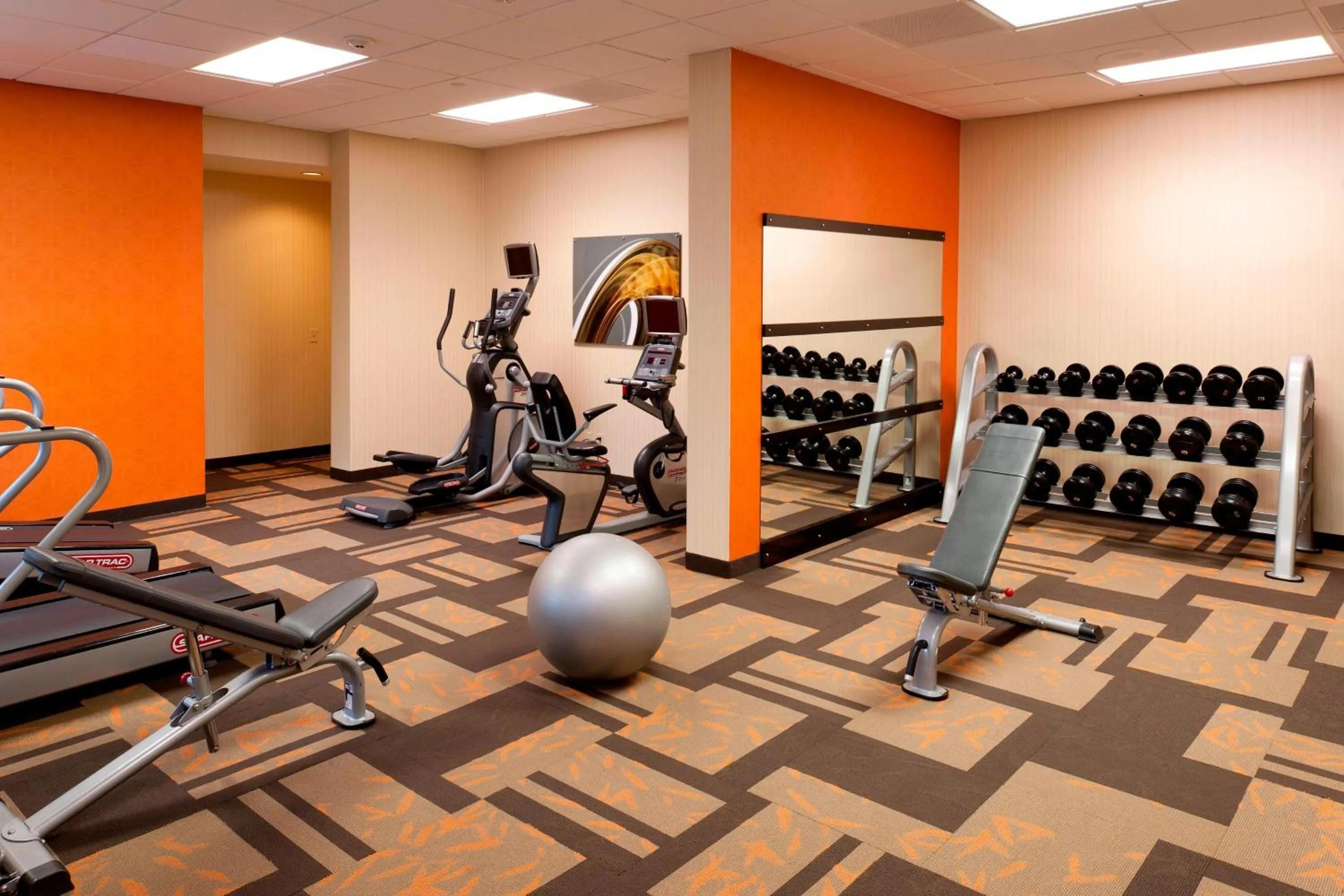 Fitness centre/facilities in Courtyard by Marriott Cypress Anaheim / Orange County