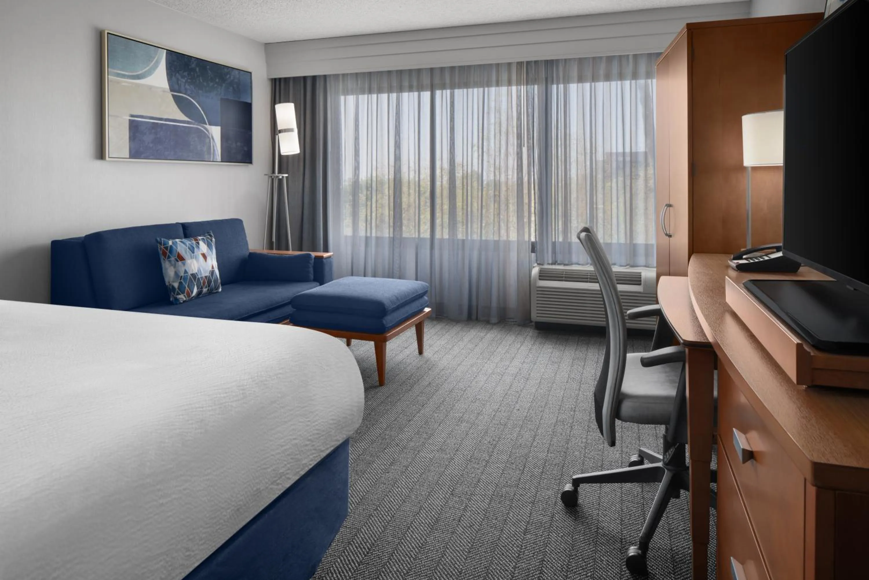 Bedroom, Bed in Courtyard by Marriott Cypress Anaheim / Orange County
