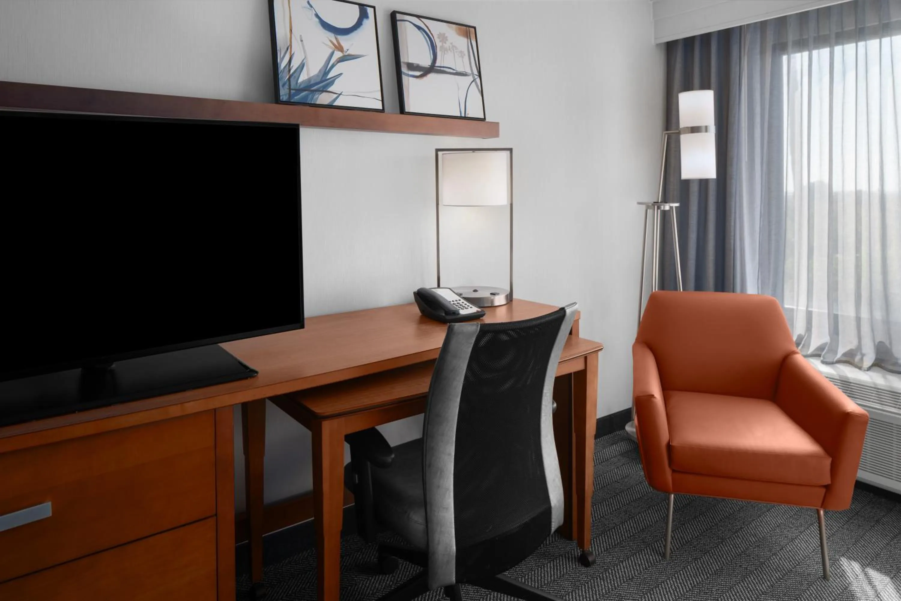 TV and multimedia in Courtyard by Marriott Cypress Anaheim / Orange County
