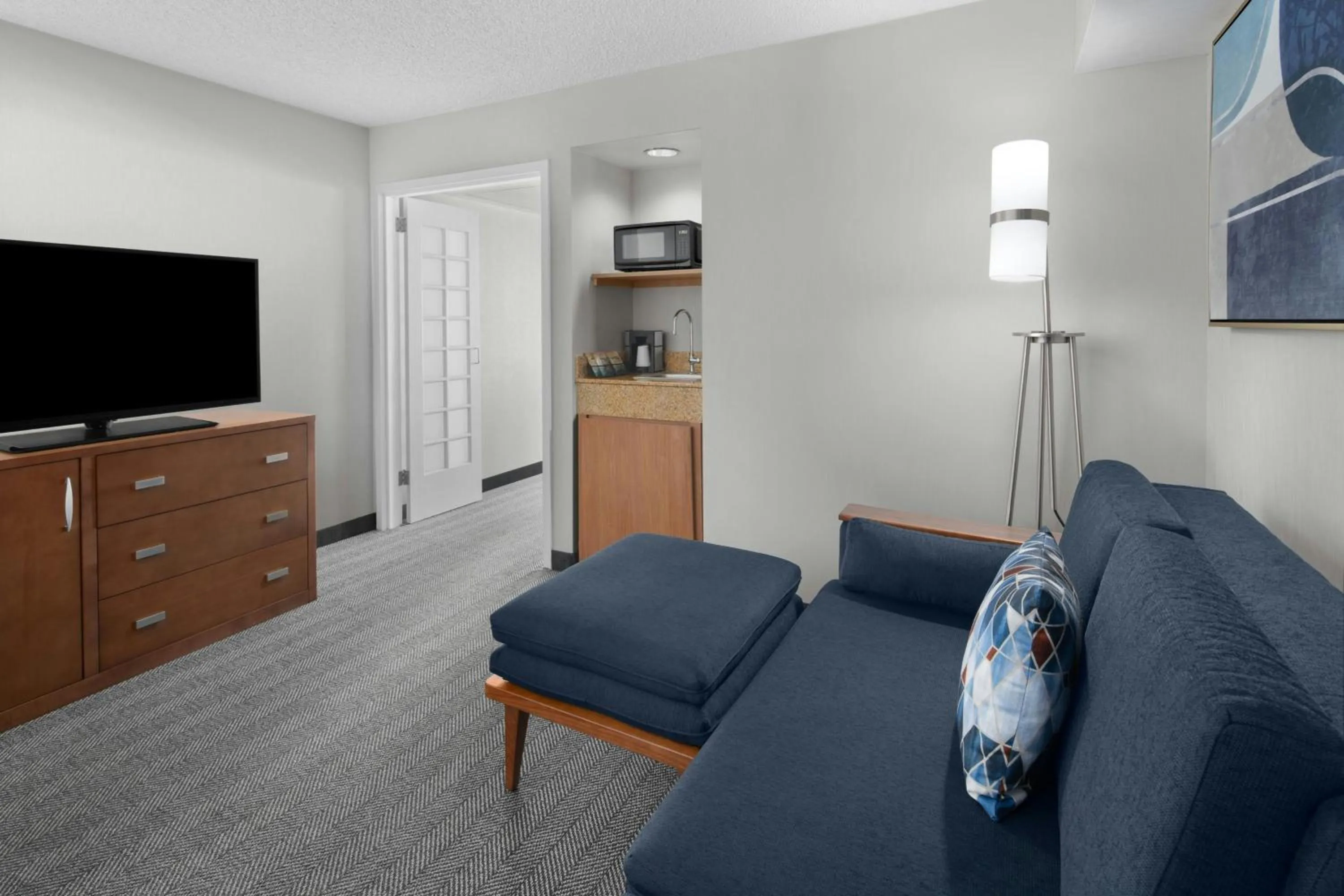 Living room in Courtyard by Marriott Cypress Anaheim / Orange County