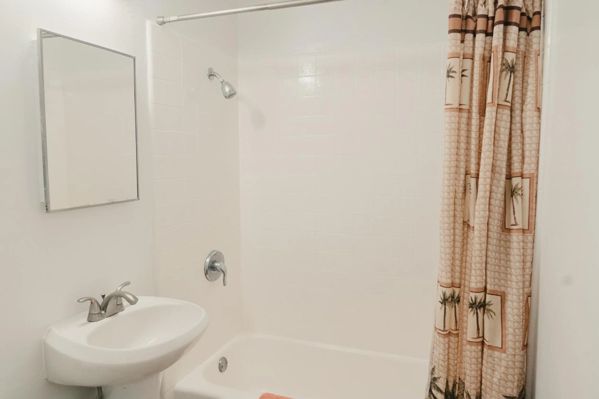 Bathroom in Polynesian Hostel Beach Club