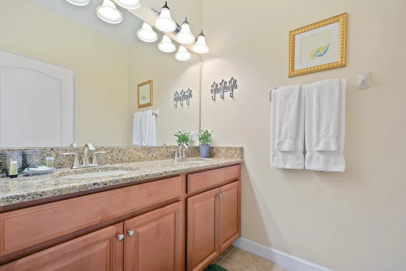 Five Bedrooms Home with Pool 4851