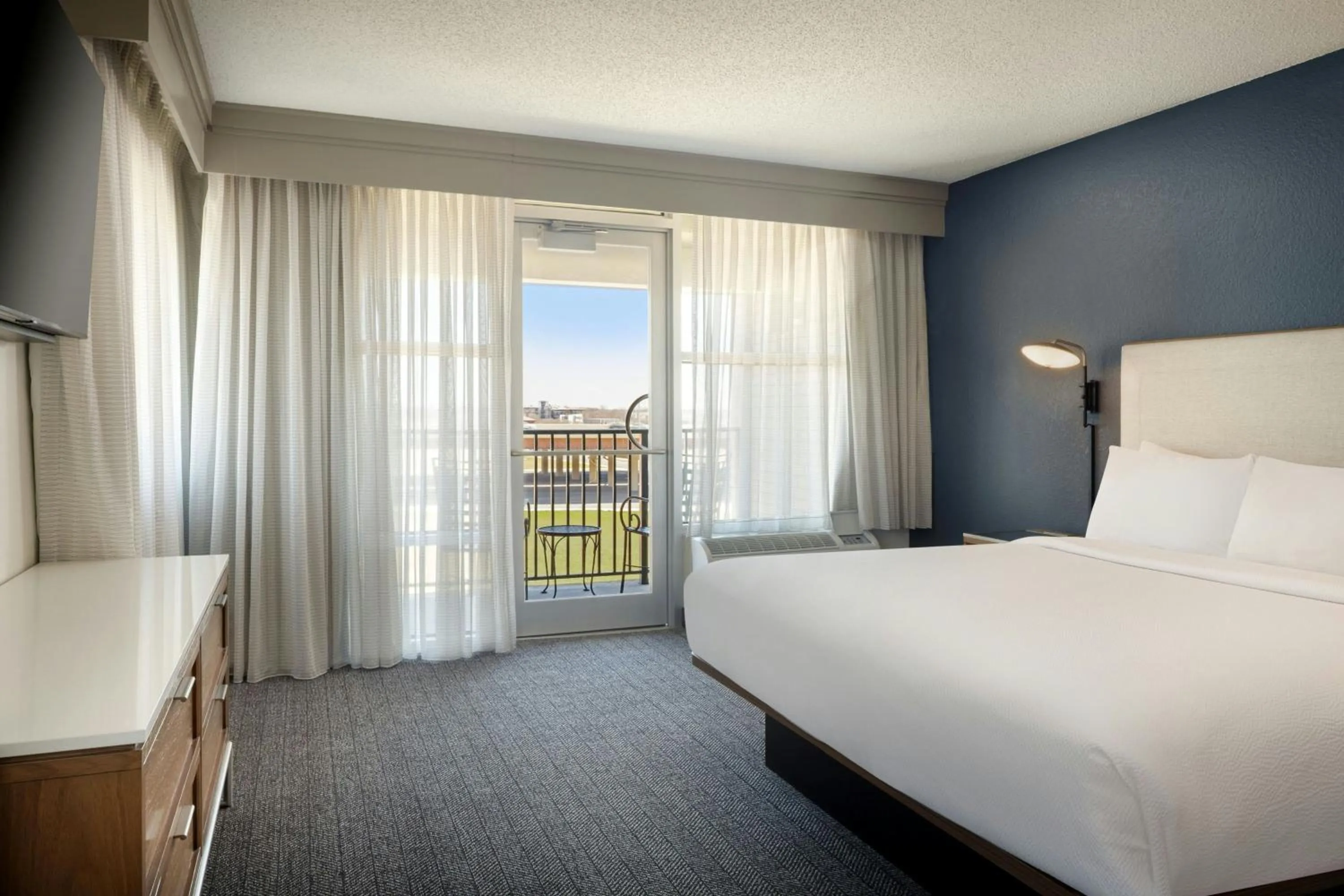 Bedroom, Bed in Courtyard by Marriott Little Rock Downtown