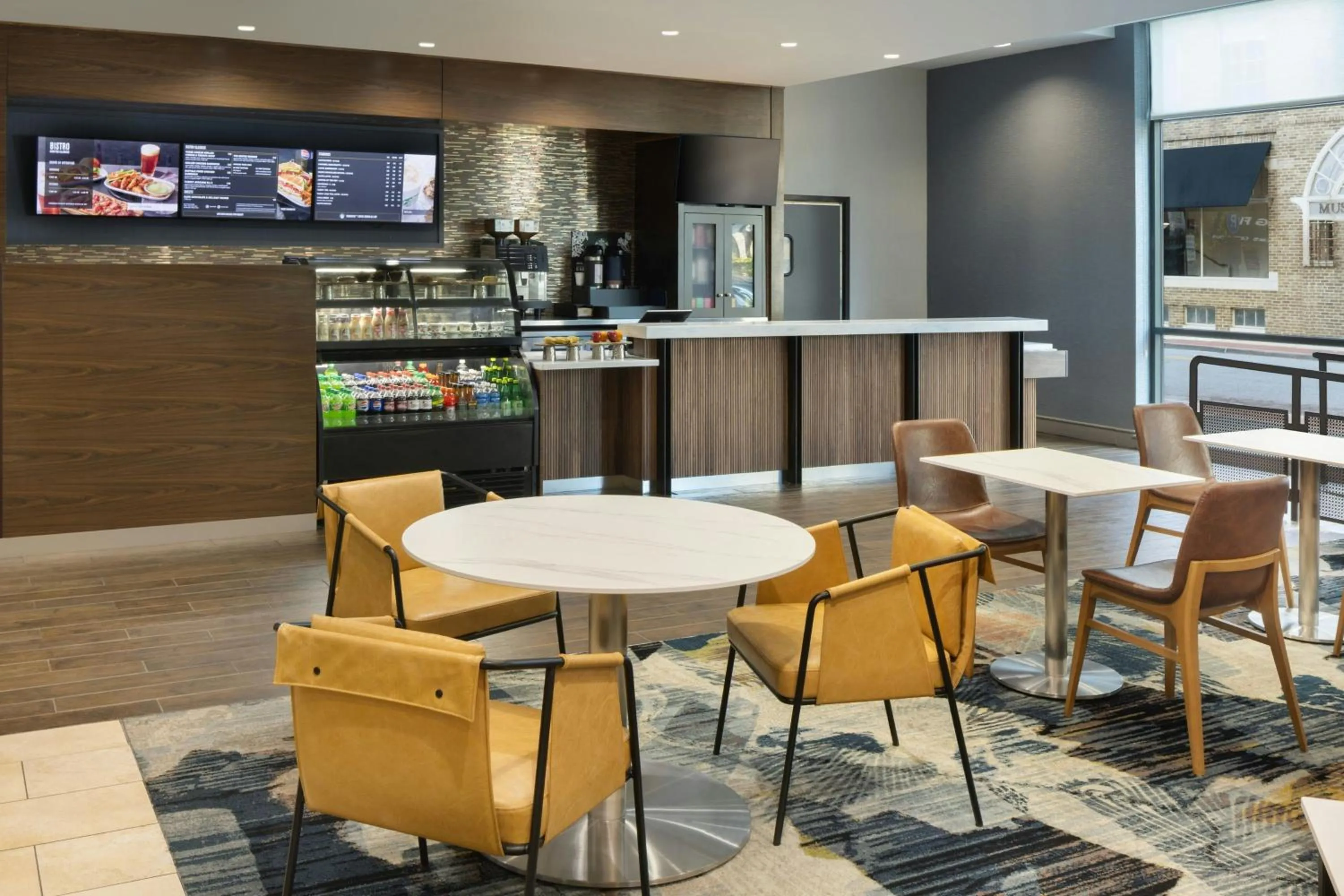 Restaurant/places to eat in Courtyard by Marriott Little Rock Downtown