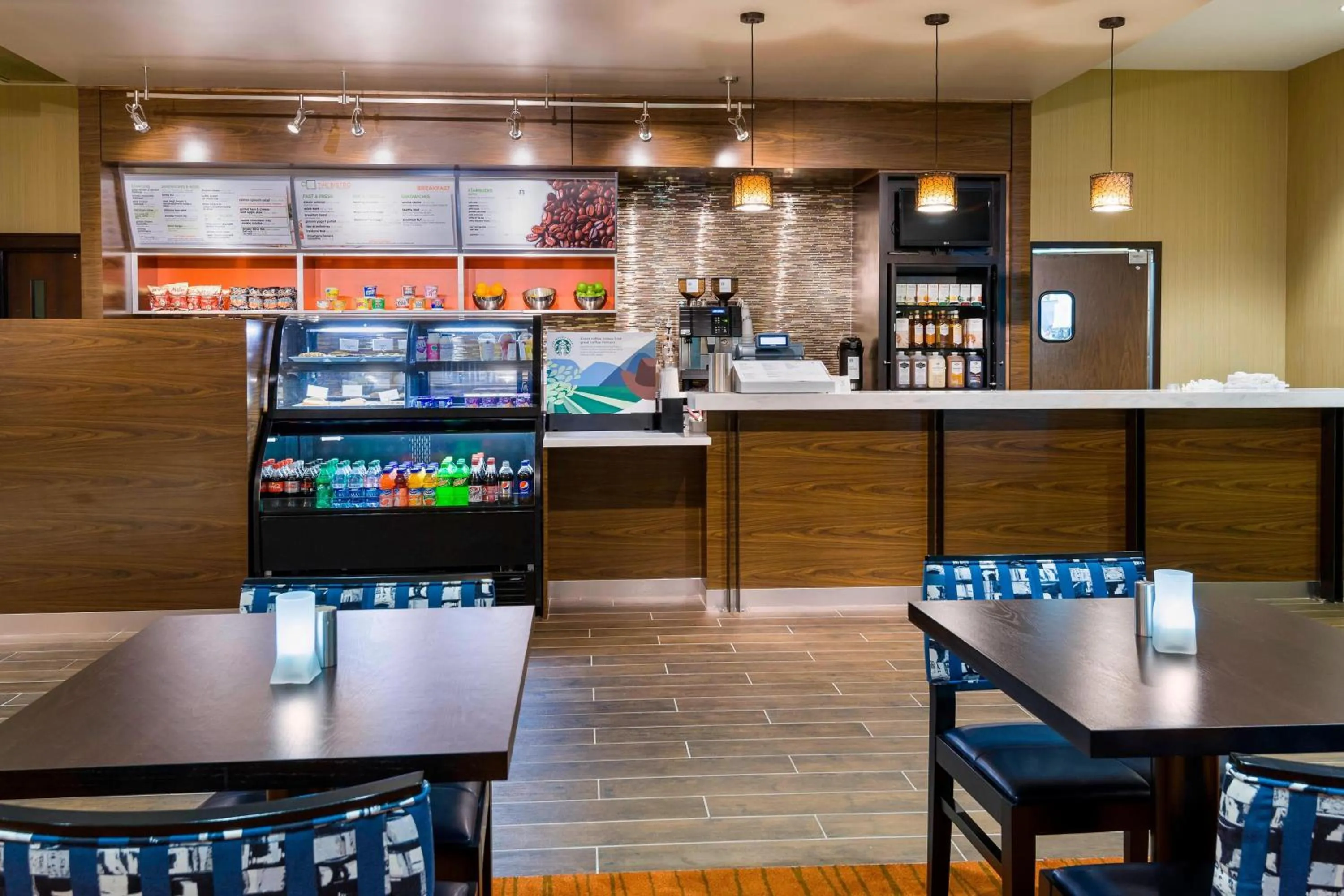 Lounge or bar in Courtyard by Marriott Little Rock Downtown