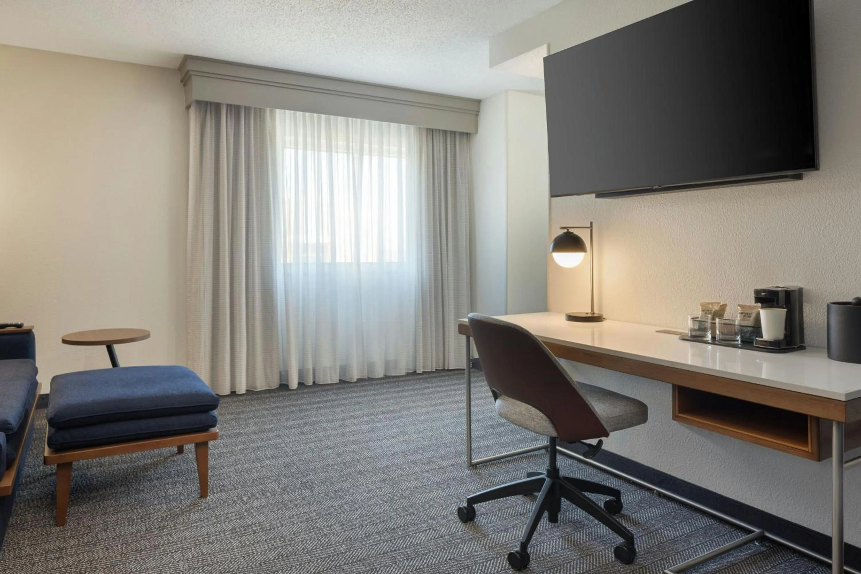 Photo of the whole room in Courtyard by Marriott Little Rock Downtown