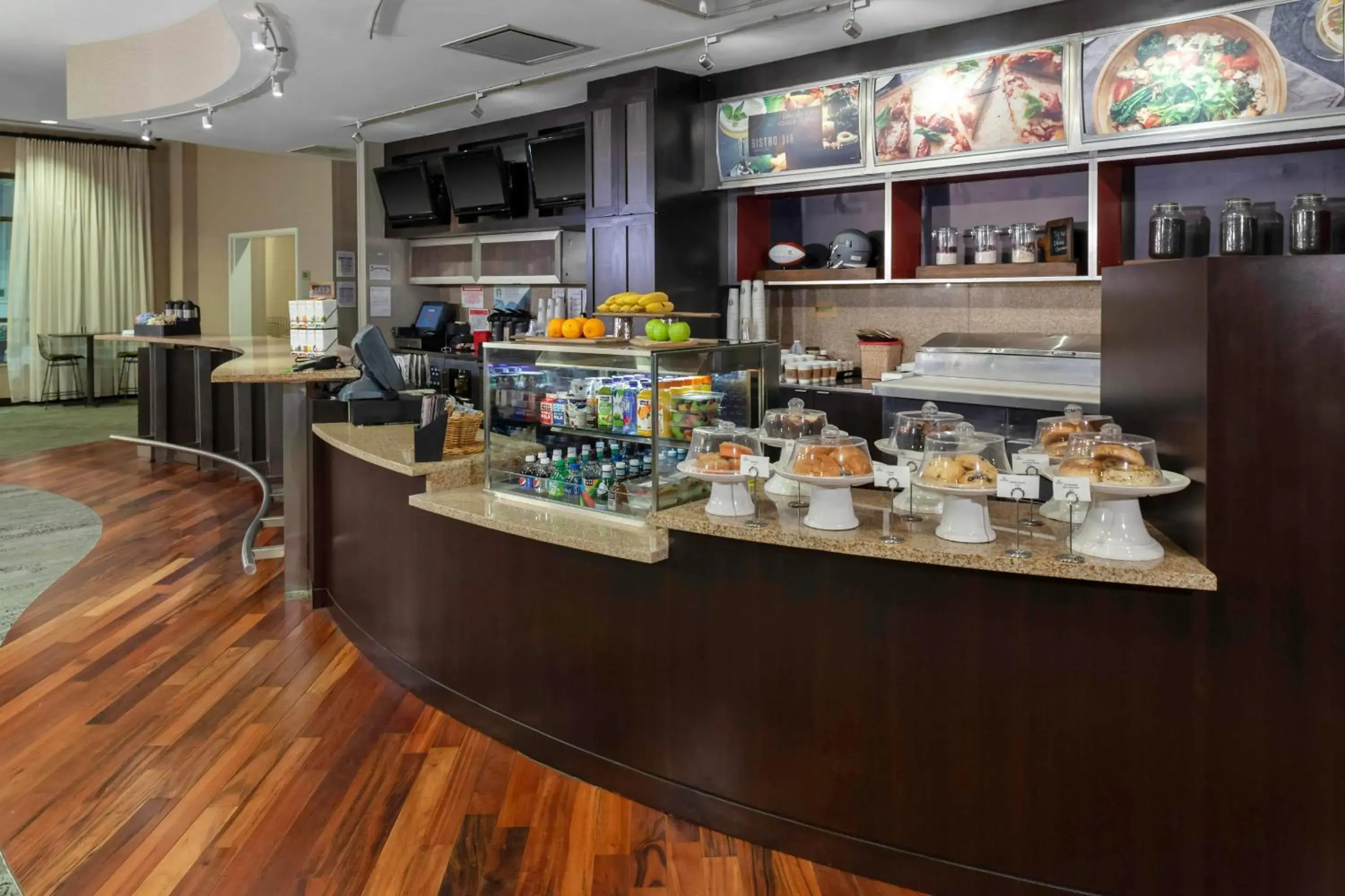 Breakfast in Courtyard Memphis Downtown Breakfast in Courtyard Memphis Downtown