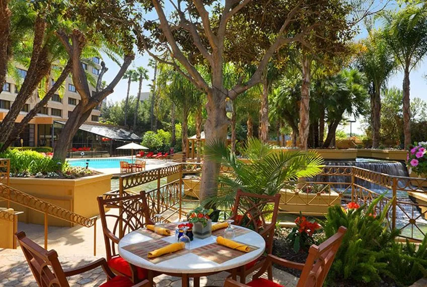 Restaurant/places to eat in Long Beach Marriott