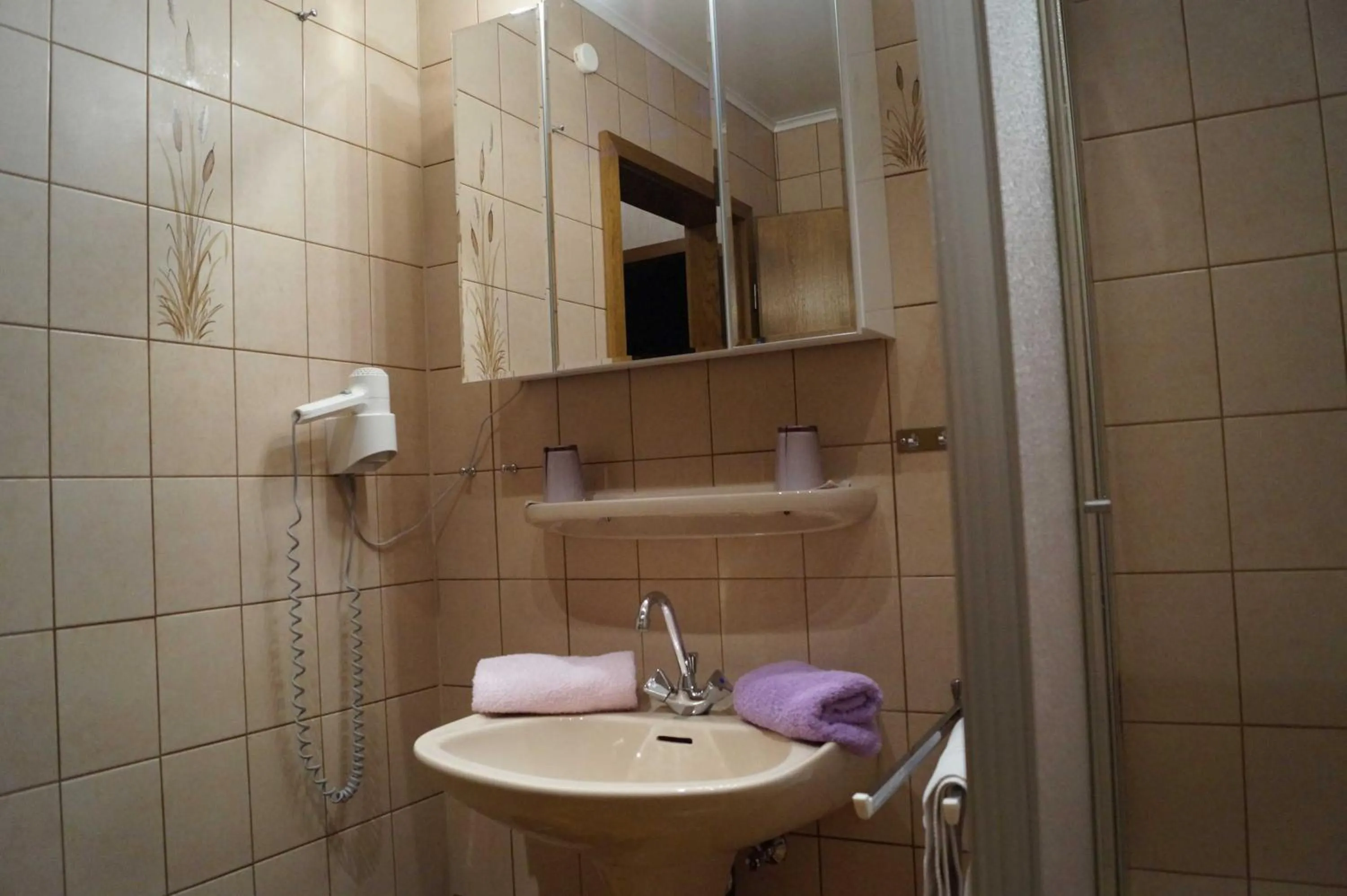 Bathroom in Cafe Best Gaestezimmer