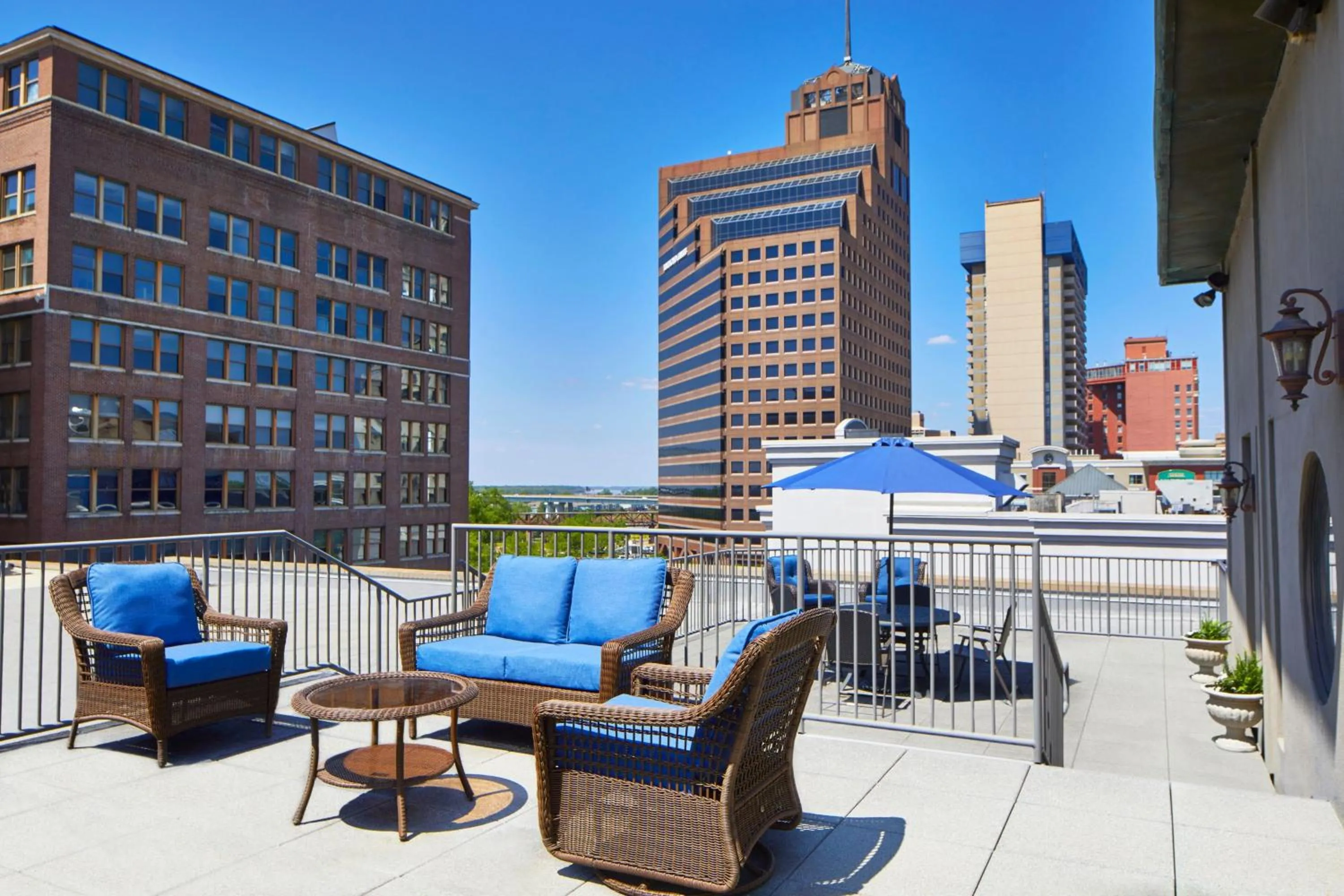 Photo of the whole room in SpringHill Suites Memphis Downtown