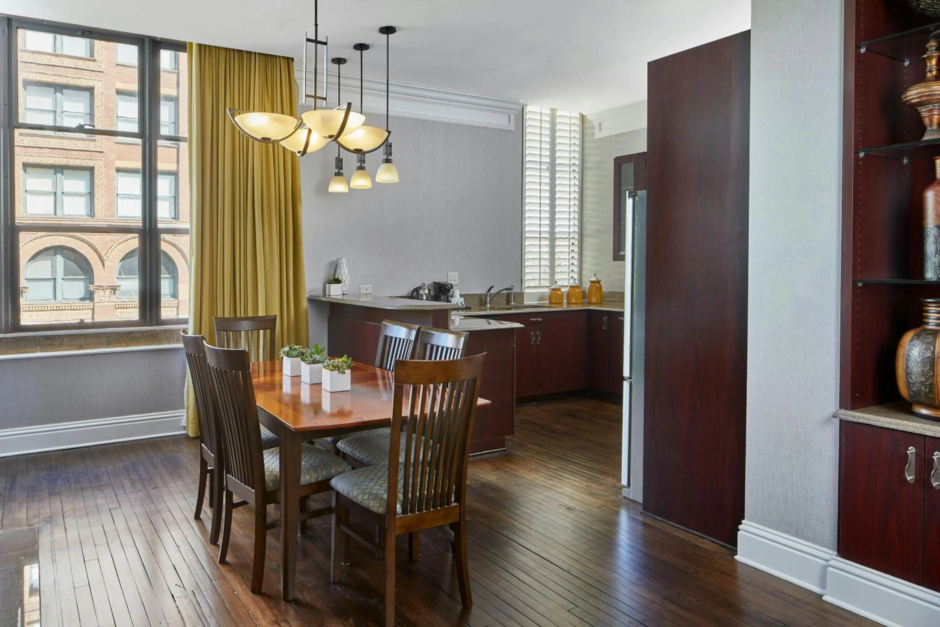 Photo of the whole room in SpringHill Suites Memphis Downtown