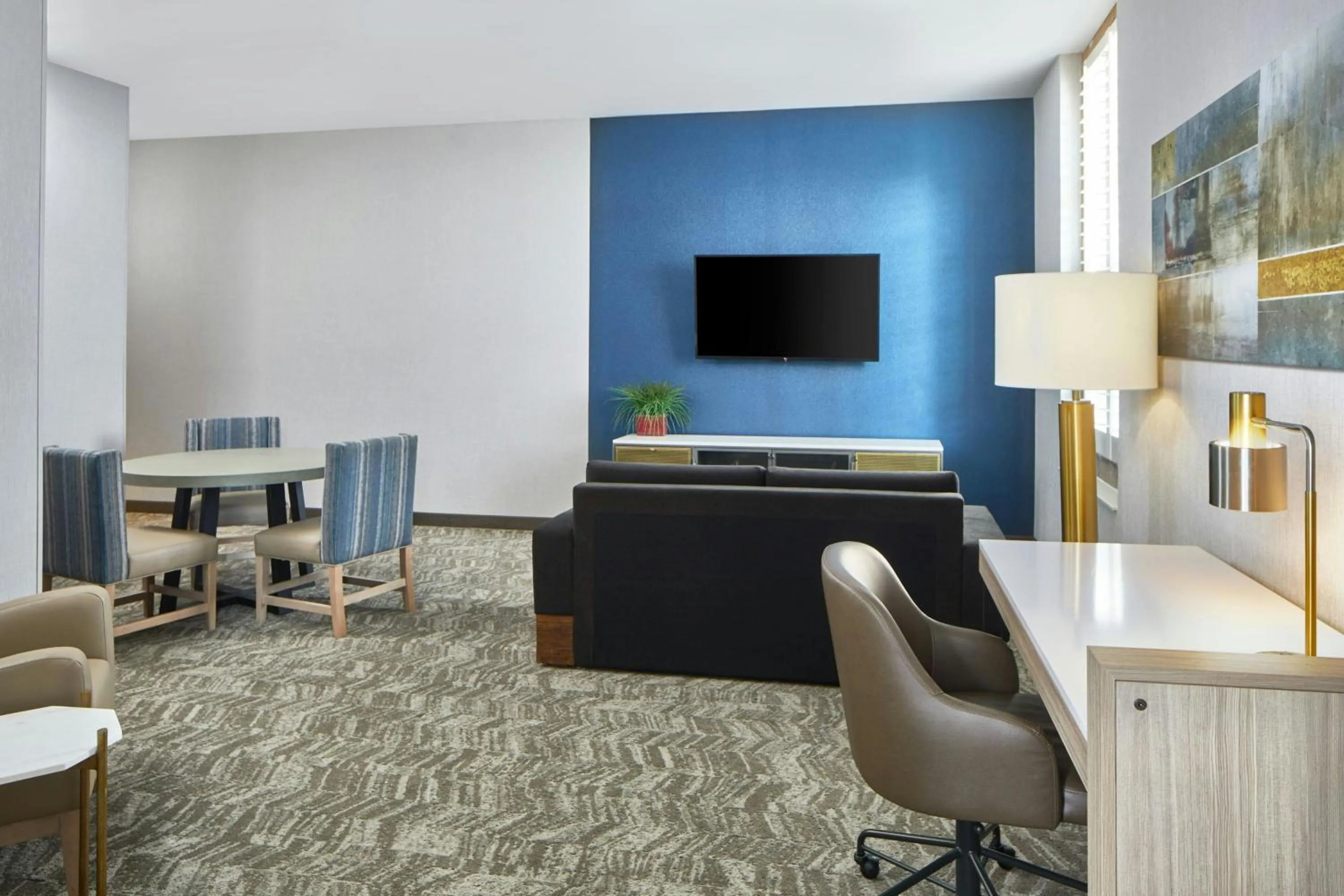Living room in SpringHill Suites Memphis Downtown