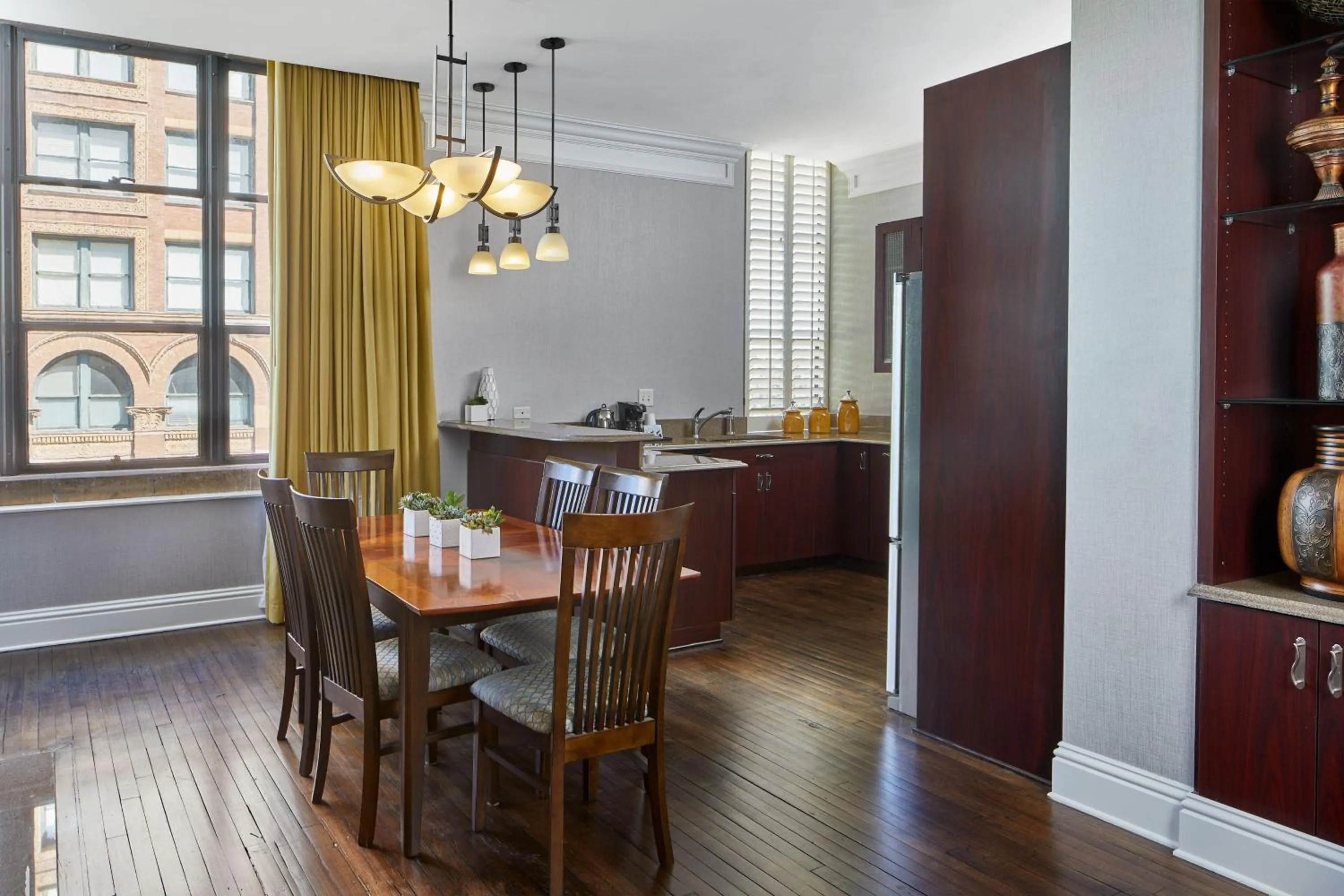 Photo of the whole room in SpringHill Suites Memphis Downtown
