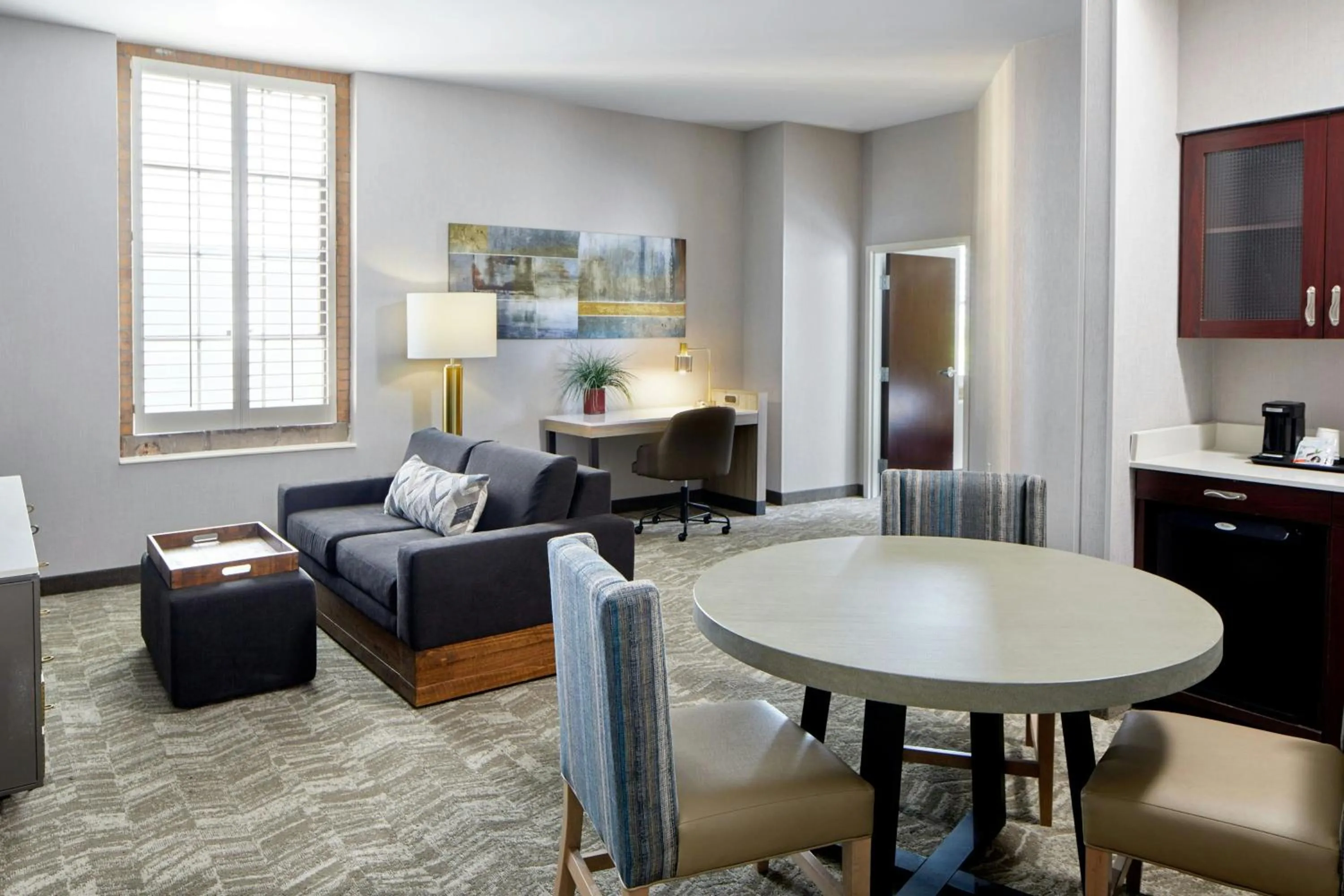 Living room in SpringHill Suites Memphis Downtown