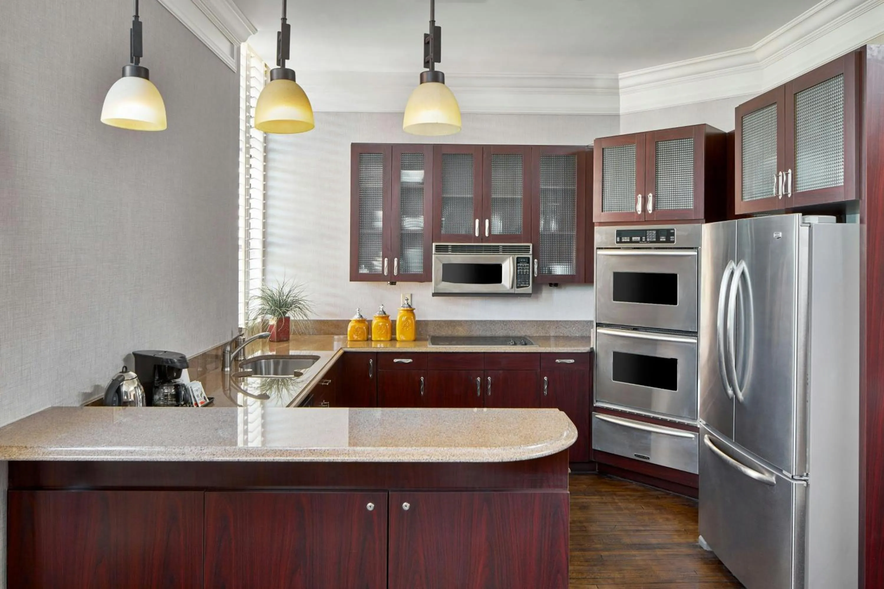 Kitchen or kitchenette in SpringHill Suites Memphis Downtown