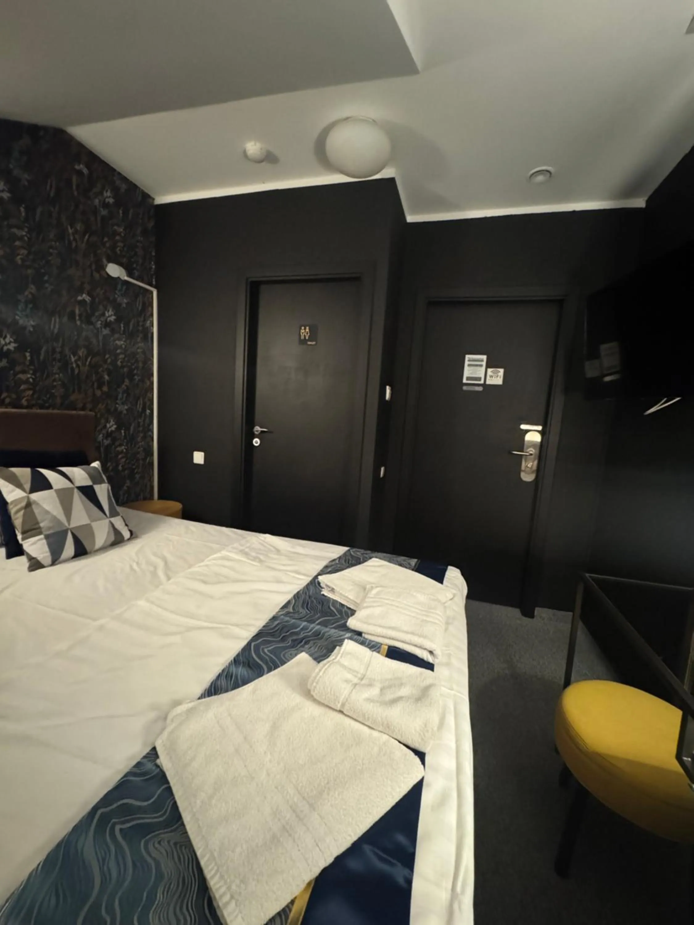 Bed in Apple Economy Hotel