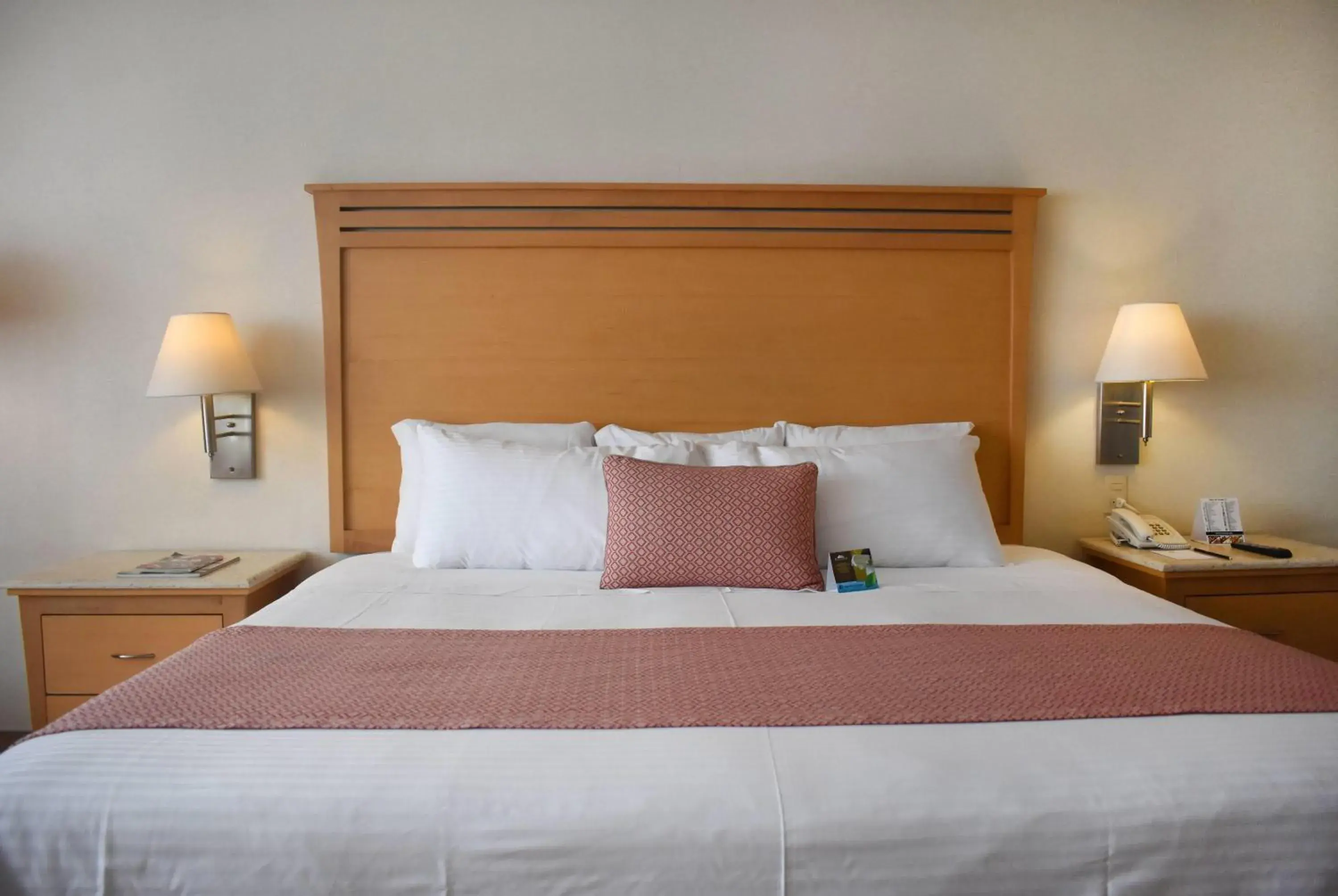 Photo of the whole room, Bed in Hotel Palacio Azteca Tijuana, Trademark by Wyndham Photo of the whole room, Bed in Hotel Palacio Azteca Tijuana, Trademark by Wyndham